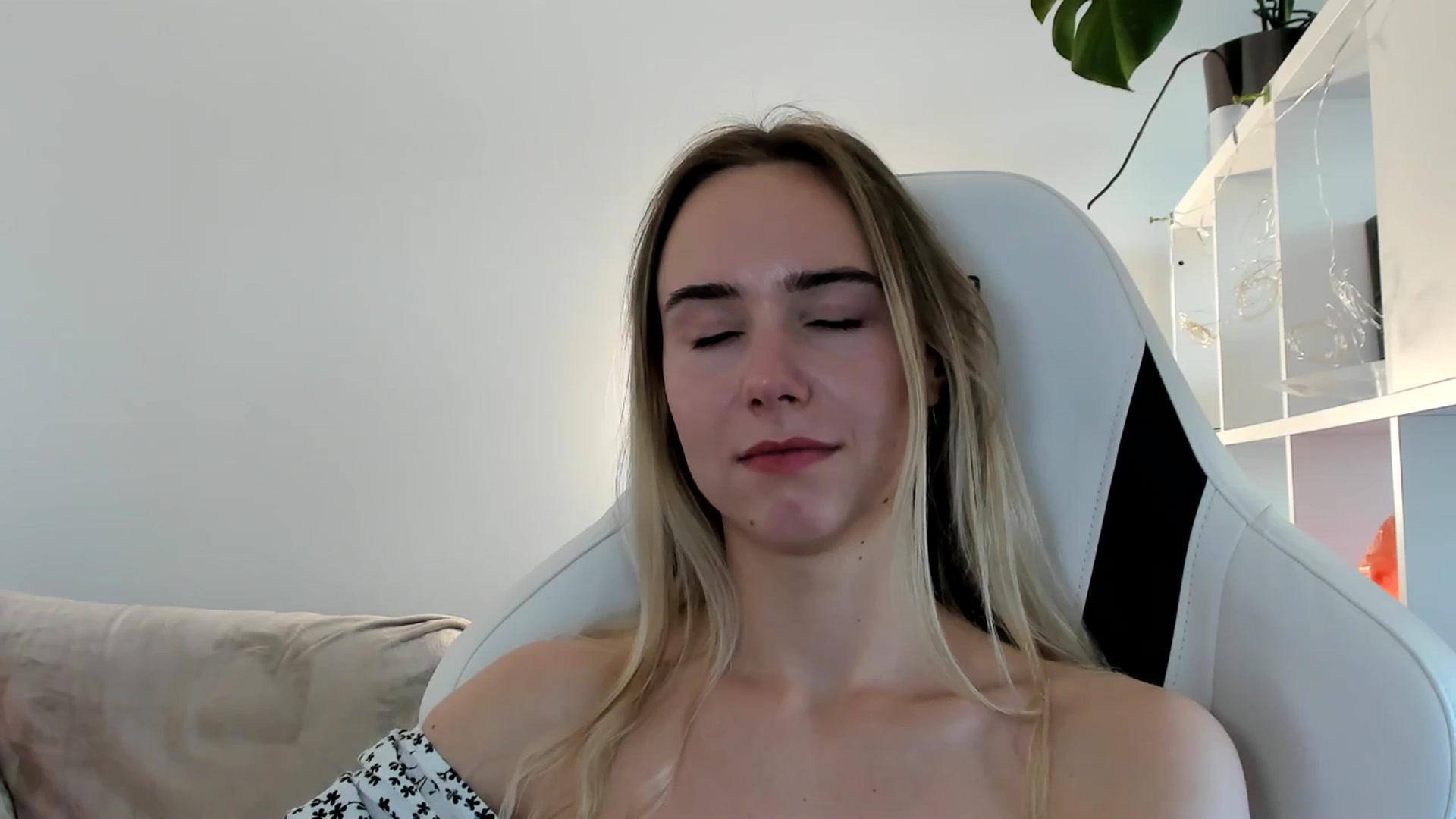 Gallery image thumbnail from OhAlisa's myfreecams stream on, 06/15/2025, 16:39 image 19 of 20