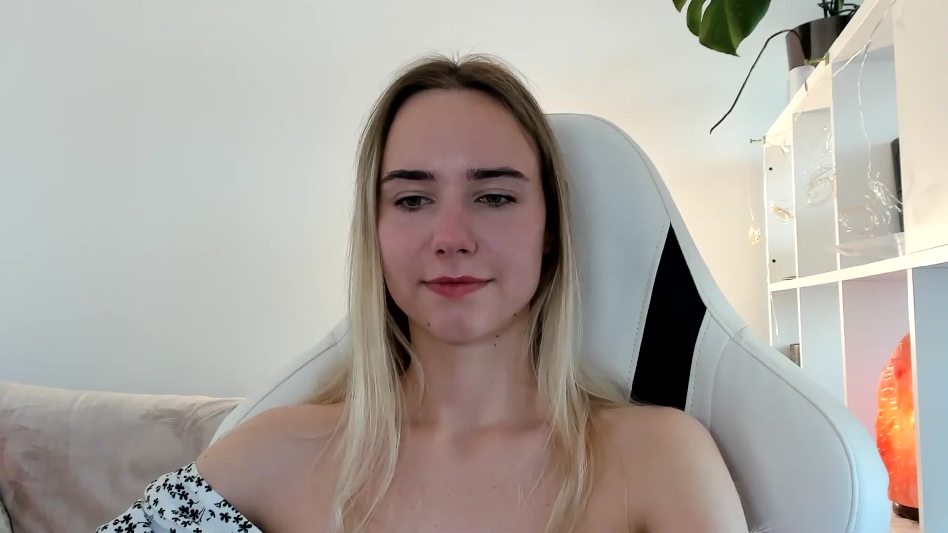 Gallery image thumbnail from OhAlisa's myfreecams stream on, 06/15/2025, 16:39 image 4 of 20