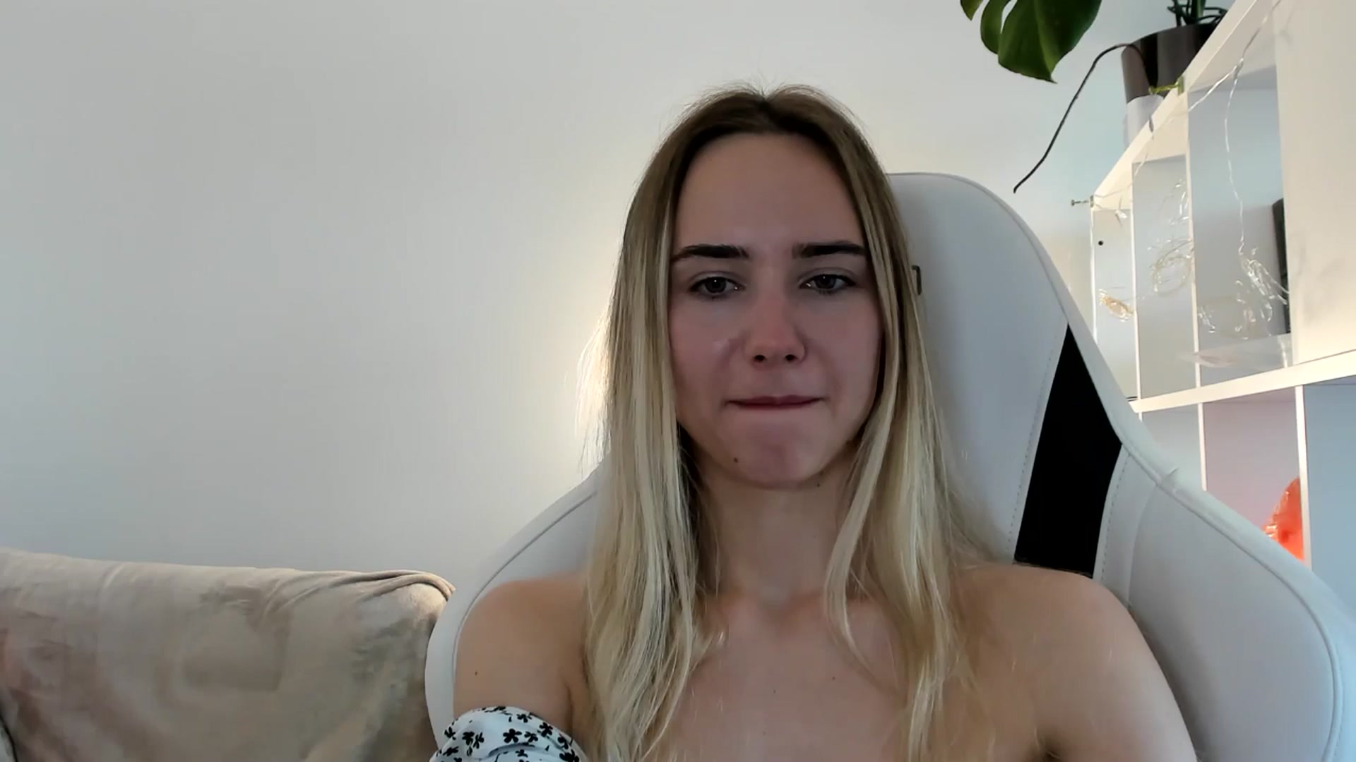 Gallery image thumbnail from OhAlisa's myfreecams stream on, 06/15/2025, 16:39 image 17 of 20