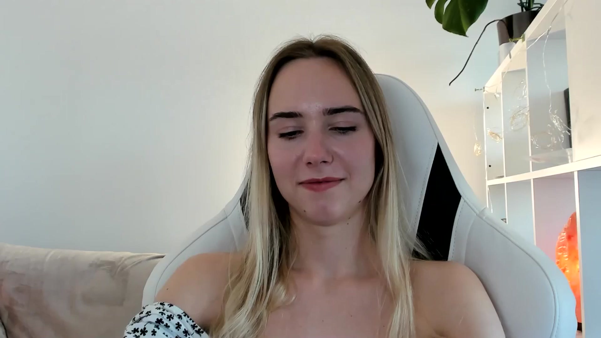 Gallery image thumbnail from OhAlisa's myfreecams stream on, 06/15/2025, 16:39 image 15 of 20