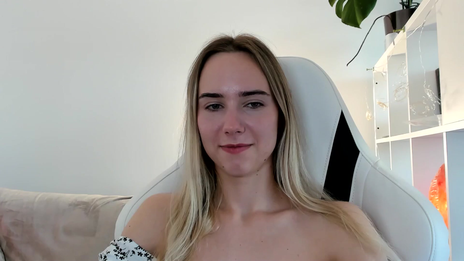 Gallery image thumbnail from OhAlisa's myfreecams stream on, 06/15/2025, 16:39 image 16 of 20