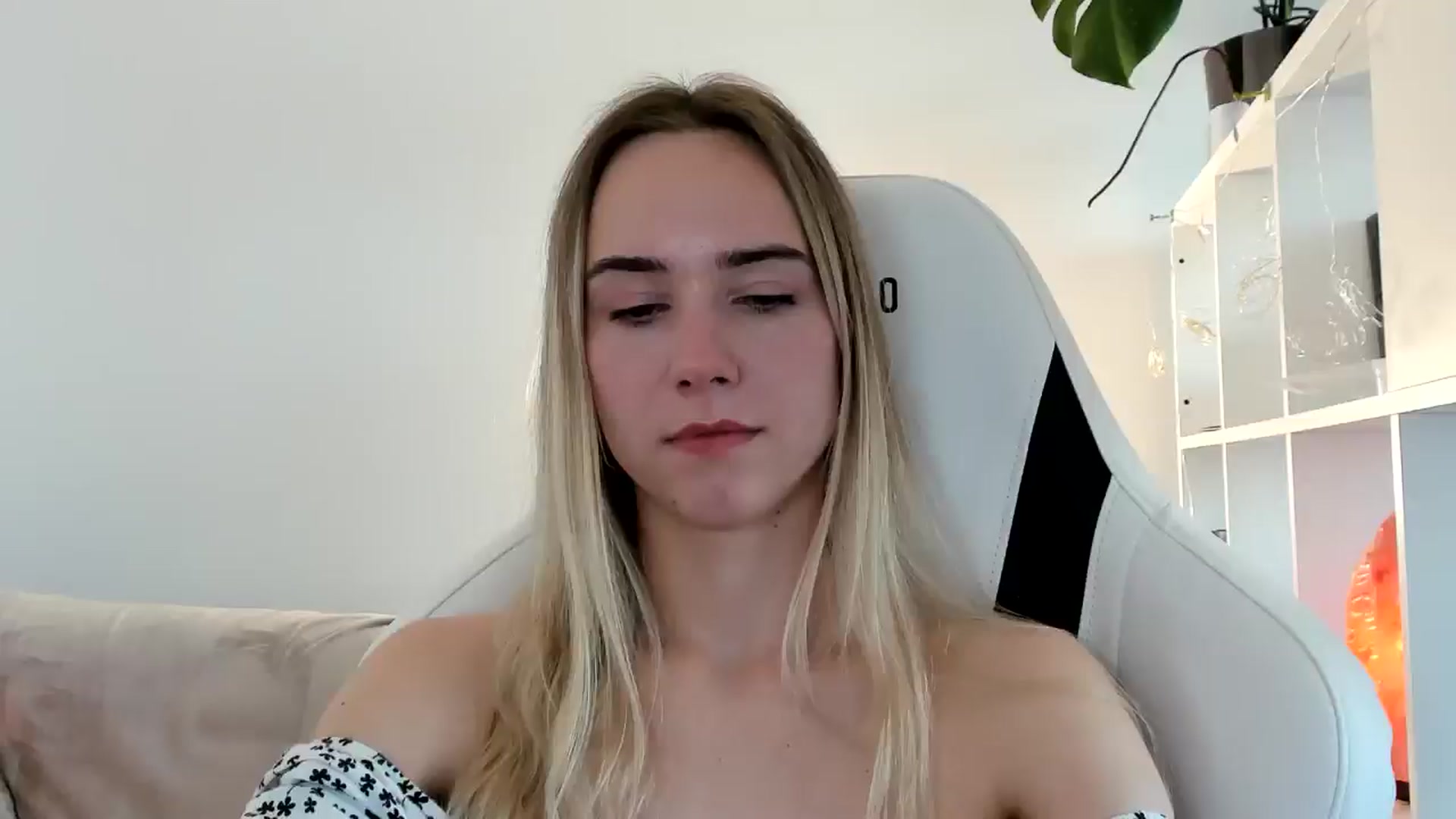 Gallery image thumbnail from OhAlisa's myfreecams stream on, 06/15/2025, 16:39 image 12 of 20