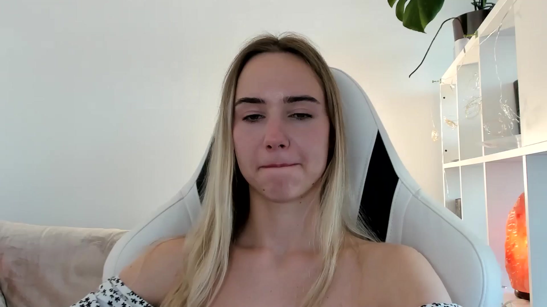 Gallery image thumbnail from OhAlisa's myfreecams stream on, 06/15/2025, 16:39 image 9 of 20