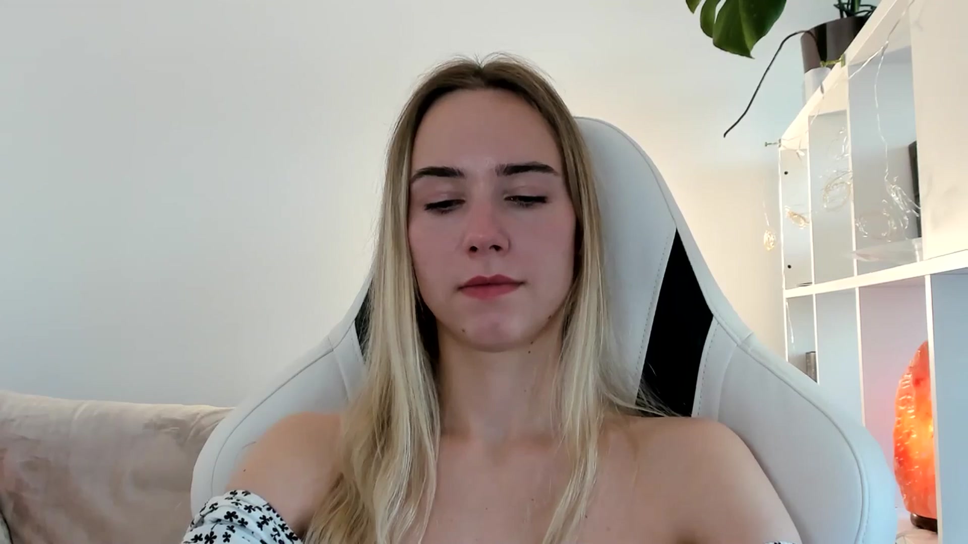 Gallery image thumbnail from OhAlisa's myfreecams stream on, 06/15/2025, 16:39 image 10 of 20