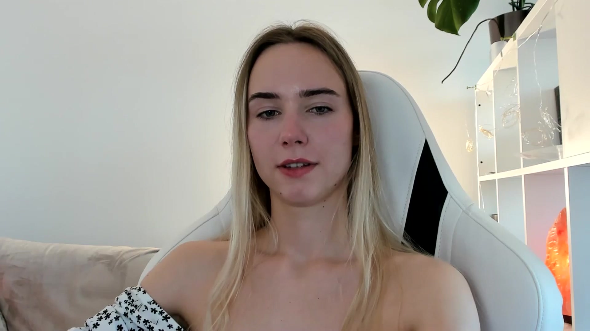 Gallery image thumbnail from OhAlisa's myfreecams stream on, 06/15/2025, 16:39 image 5 of 20
