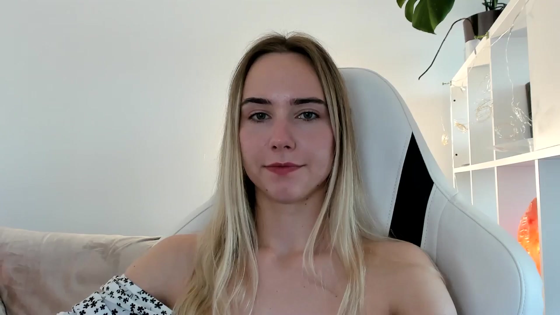 Gallery image thumbnail from OhAlisa's myfreecams stream on, 06/15/2025, 16:39 image 13 of 20