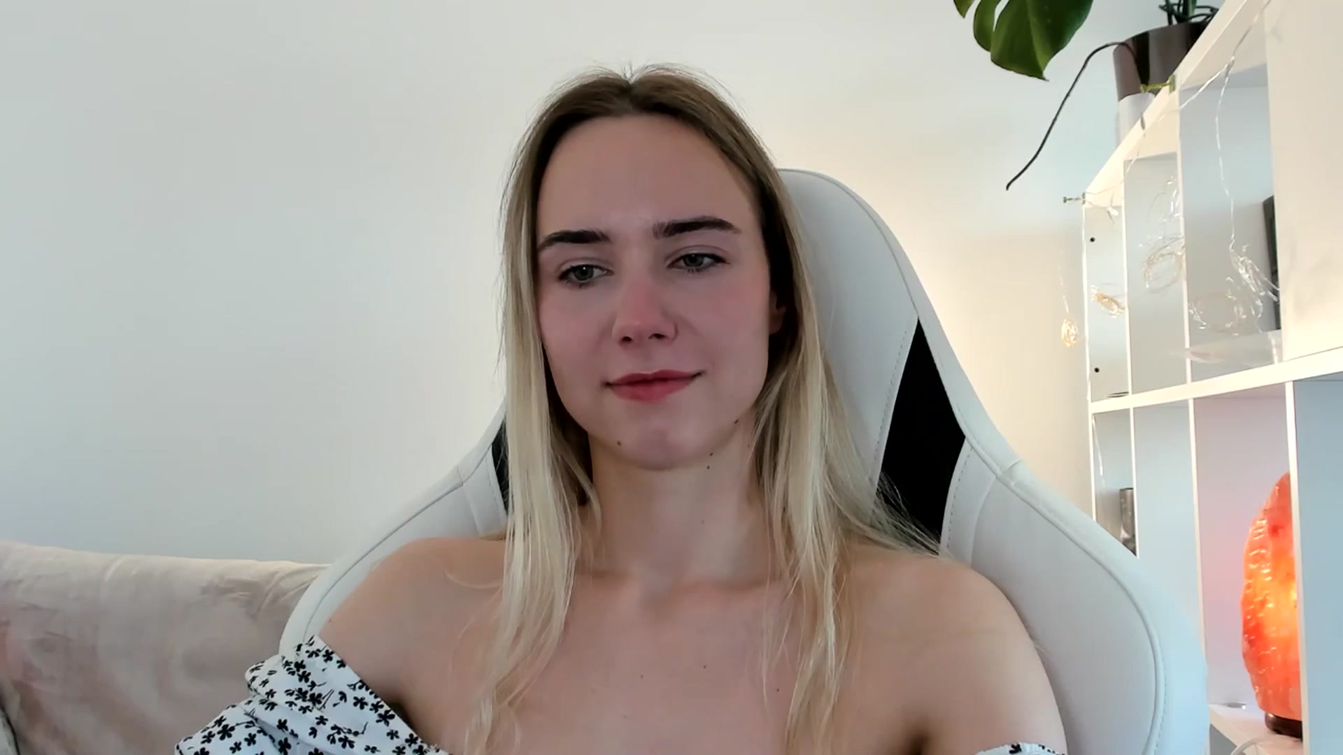 Gallery image thumbnail from OhAlisa's myfreecams stream on, 06/15/2025, 16:39 image 2 of 20