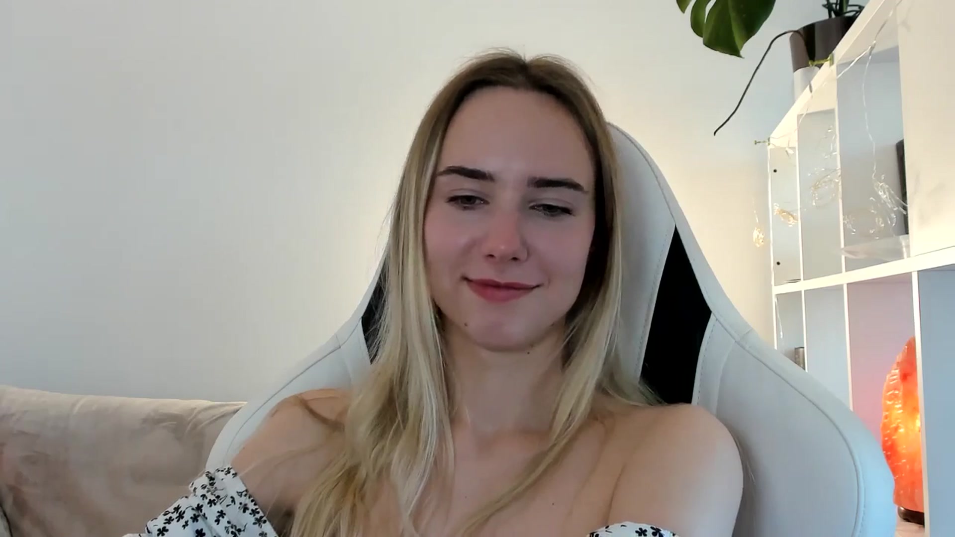 Gallery image thumbnail from OhAlisa's myfreecams stream on, 06/15/2025, 16:39 image 7 of 20