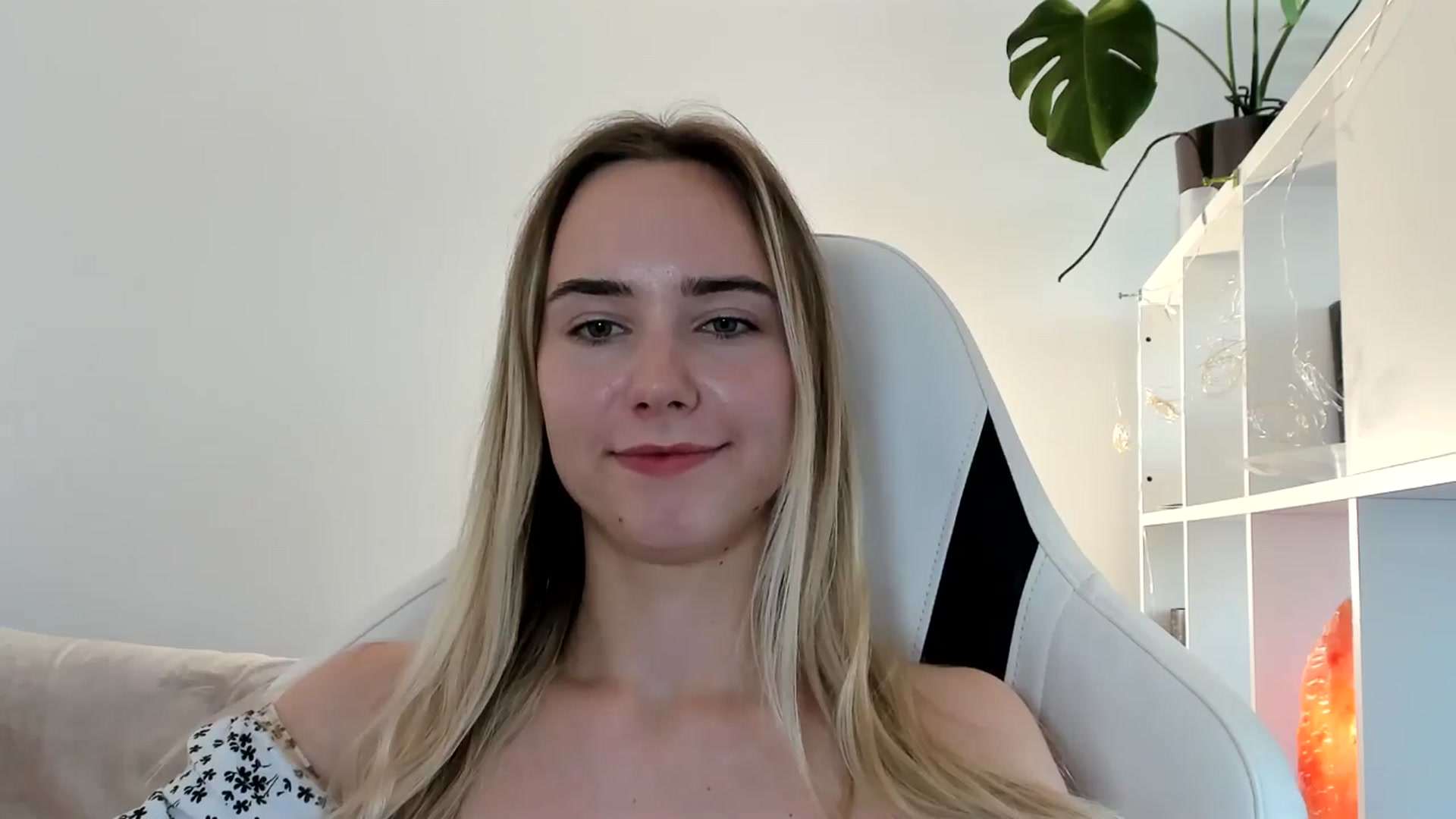 Gallery image thumbnail from OhAlisa's myfreecams stream on, 06/15/2025, 17:14 image 18 of 20