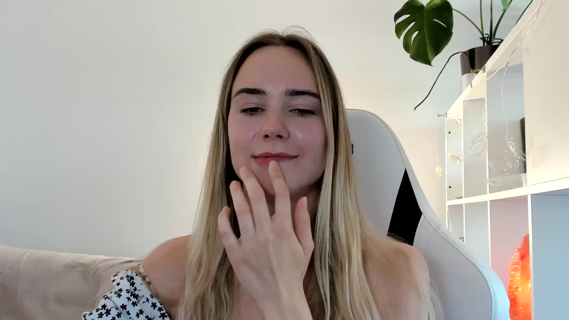 Gallery image thumbnail from OhAlisa's myfreecams stream on, 06/15/2025, 17:14 image 11 of 20