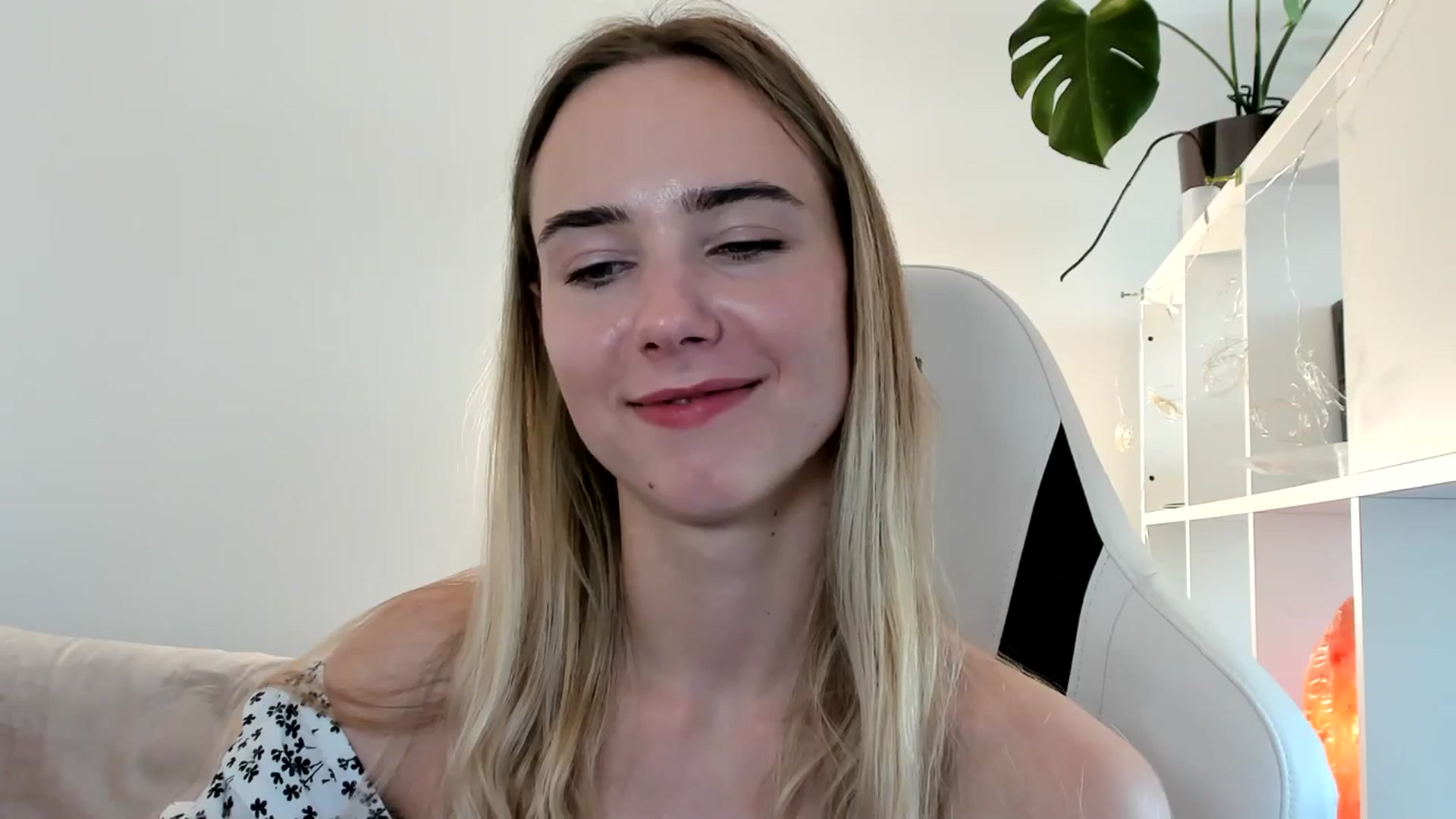 Gallery image thumbnail from OhAlisa's myfreecams stream on, 06/15/2025, 17:14 image 6 of 20