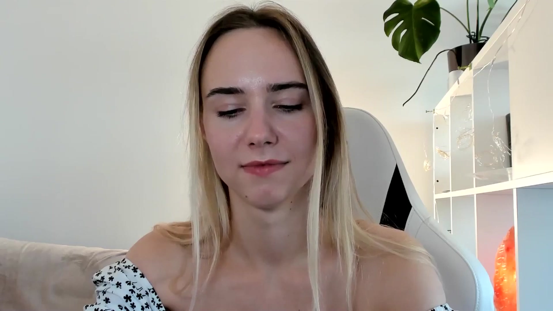 Gallery image thumbnail from OhAlisa's myfreecams stream on, 06/15/2025, 17:14 image 3 of 20