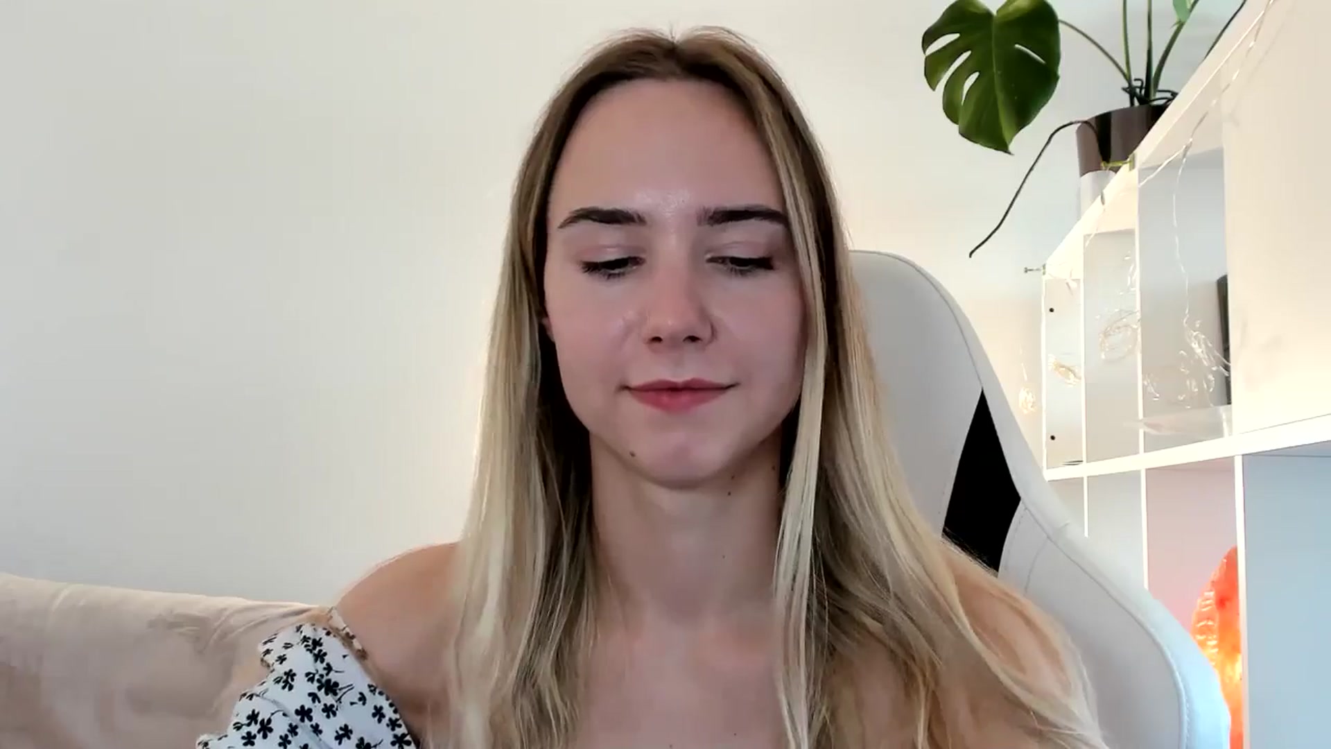 Gallery image thumbnail from OhAlisa's myfreecams stream on, 06/15/2025, 17:14 image 10 of 20
