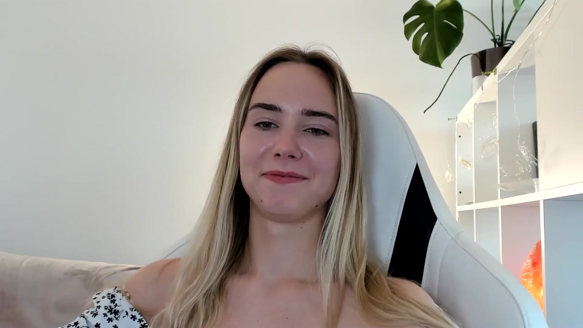 Gallery image thumbnail from OhAlisa's myfreecams stream on, 06/15/2025, 17:14 image 16 of 20