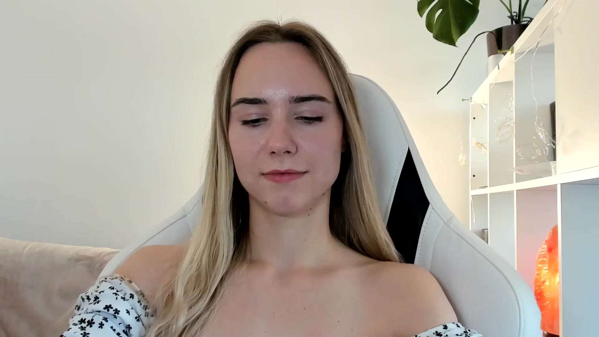 Gallery image thumbnail from OhAlisa's myfreecams stream on, 06/15/2025, 17:14 image 19 of 20