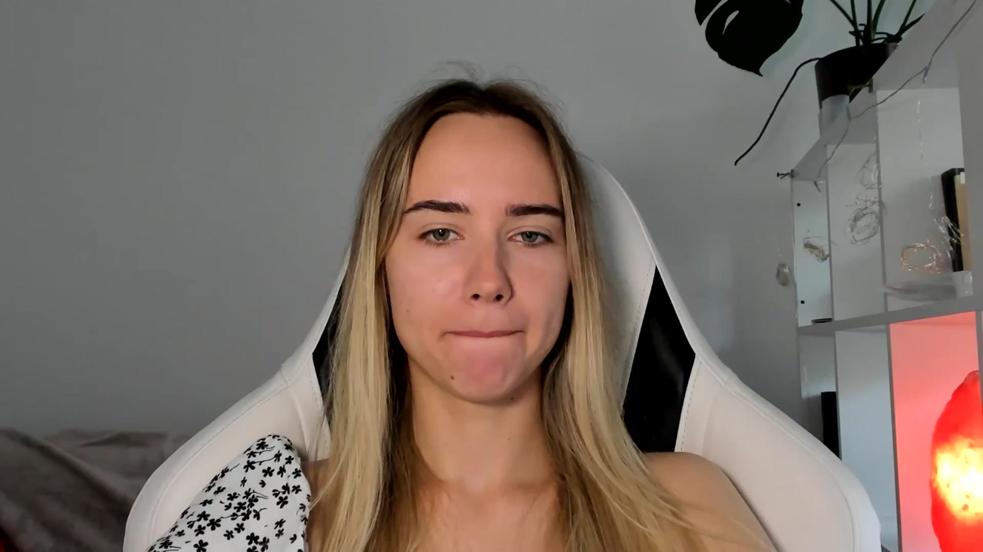 Gallery image thumbnail from OhAlisa's myfreecams stream on, 06/16/2025, 14:45 image 1 of 20