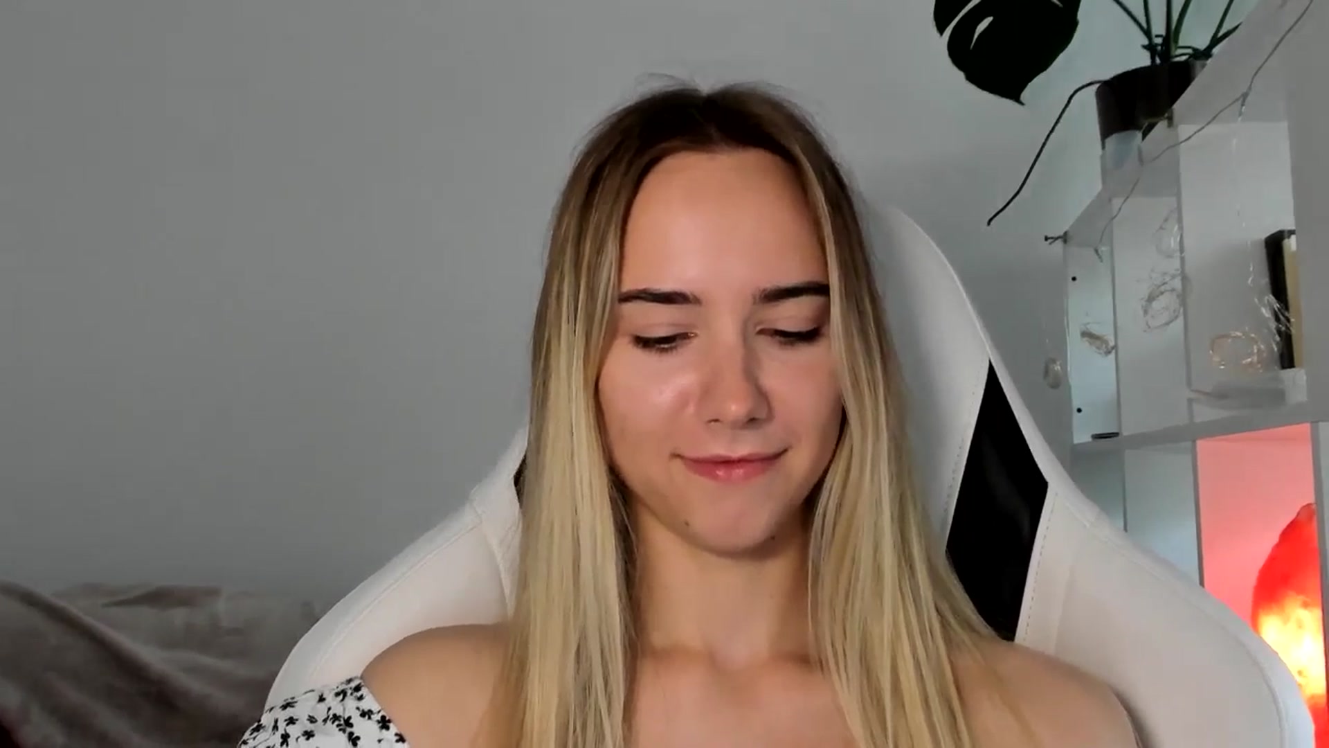 Gallery image thumbnail from OhAlisa's myfreecams stream on, 06/16/2025, 14:45 image 16 of 20