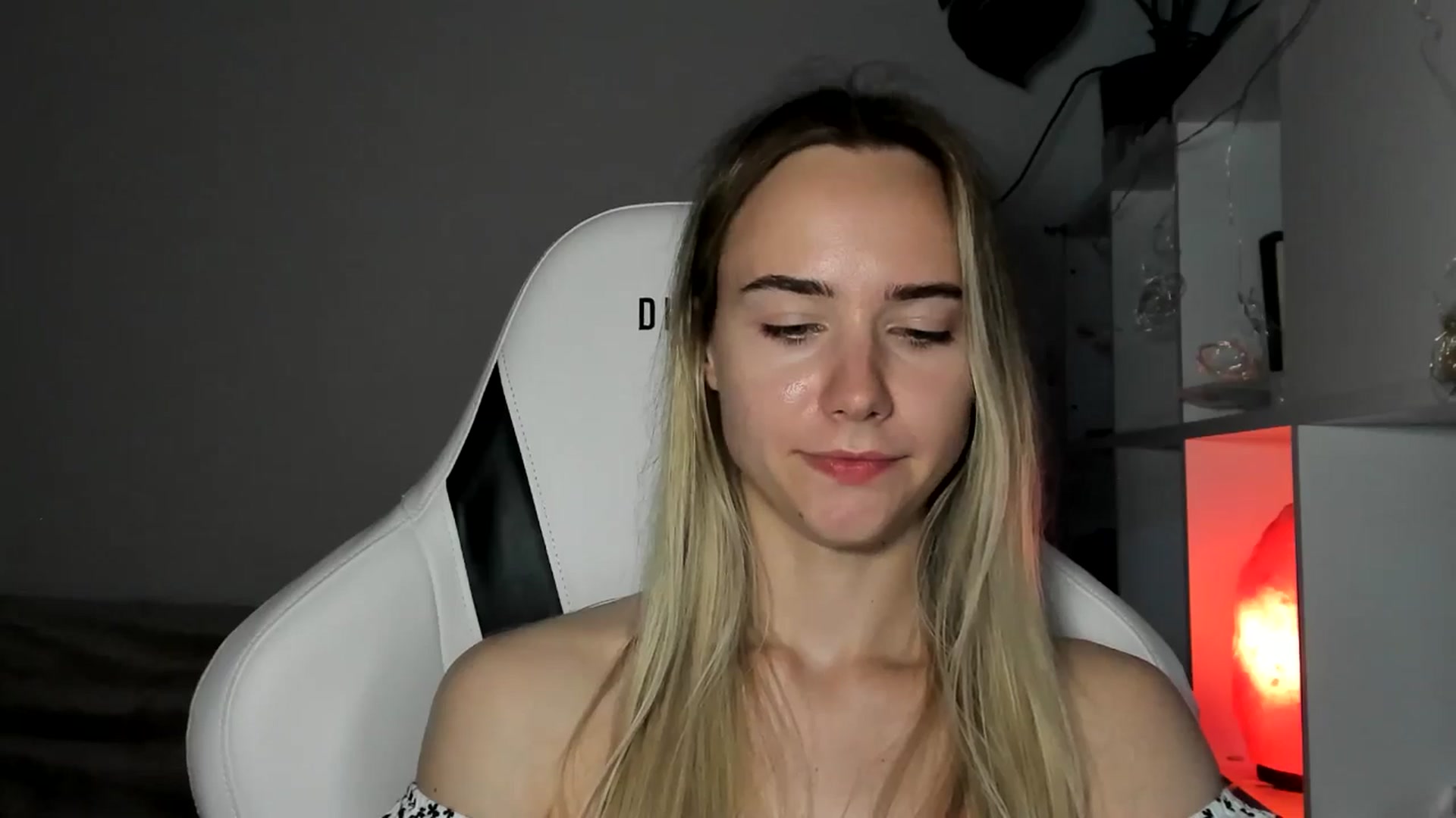 Gallery image thumbnail from OhAlisa's myfreecams stream on, 06/16/2025, 19:00 image 5 of 20
