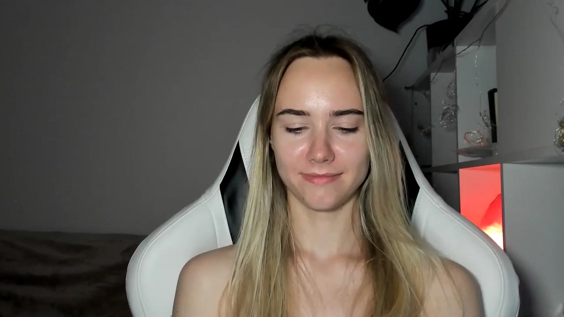 Gallery image thumbnail from OhAlisa's myfreecams stream on, 06/16/2025, 19:00 image 16 of 20