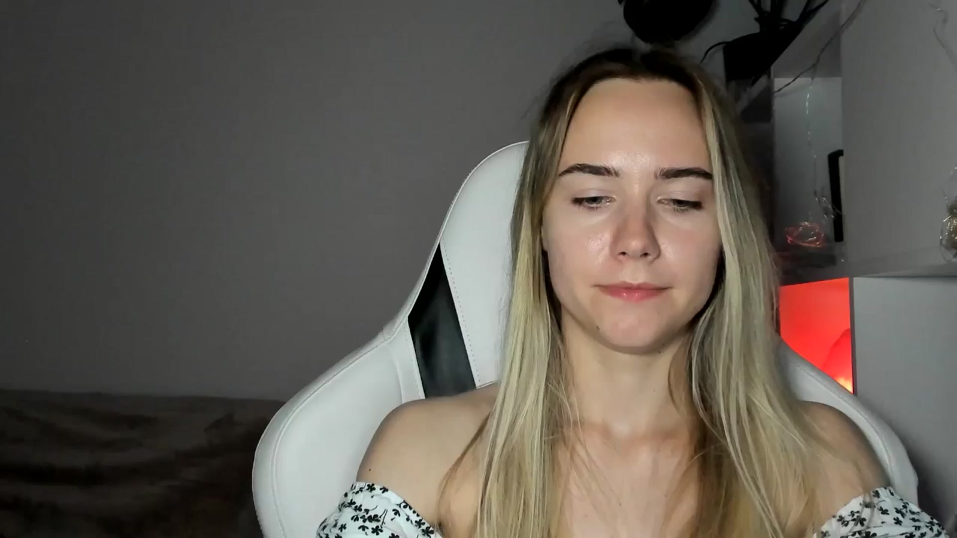 Gallery image thumbnail from OhAlisa's myfreecams stream on, 06/16/2025, 19:00 image 18 of 20