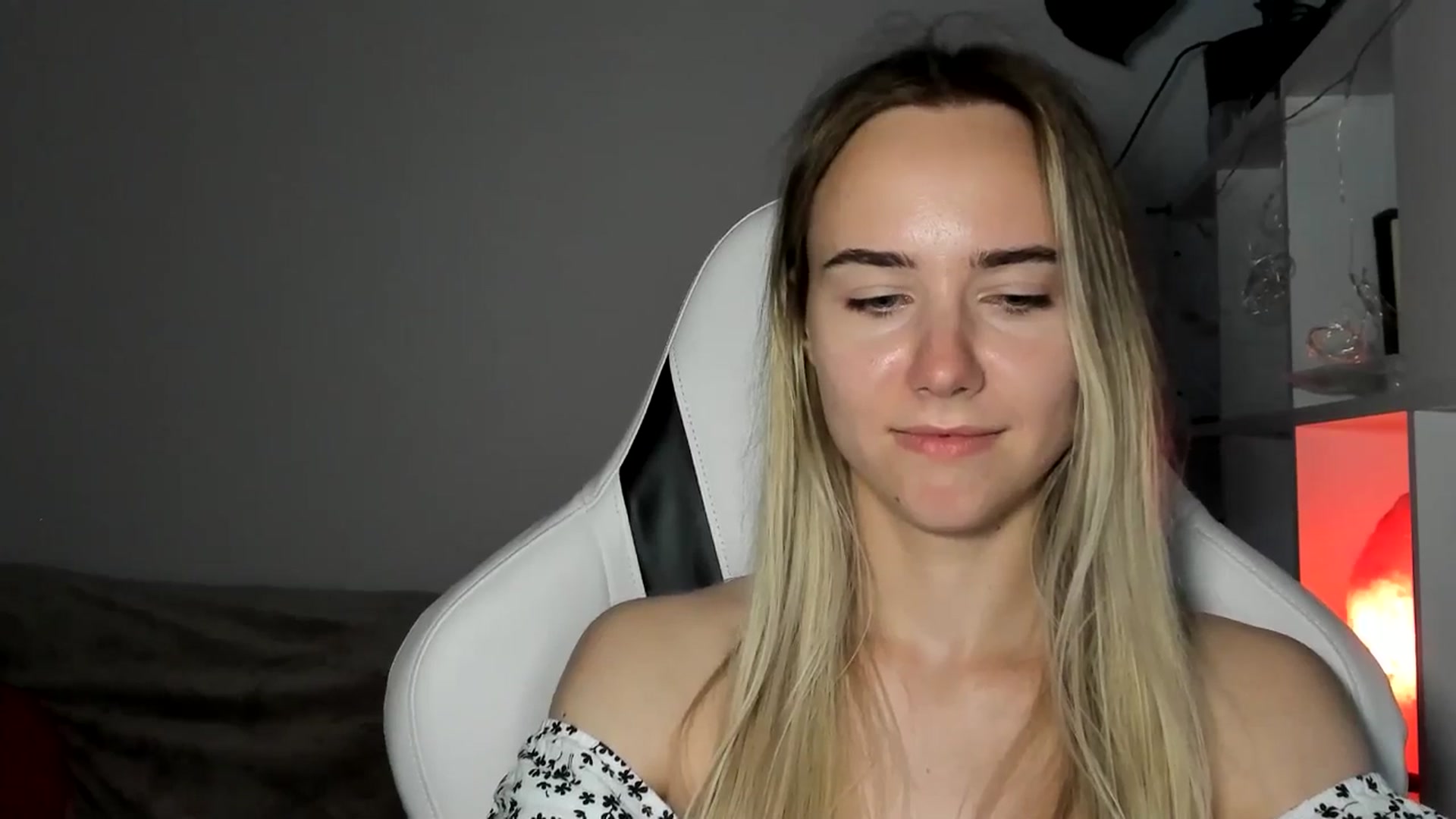 Gallery image thumbnail from OhAlisa's myfreecams stream on, 06/16/2025, 19:00 image 4 of 20