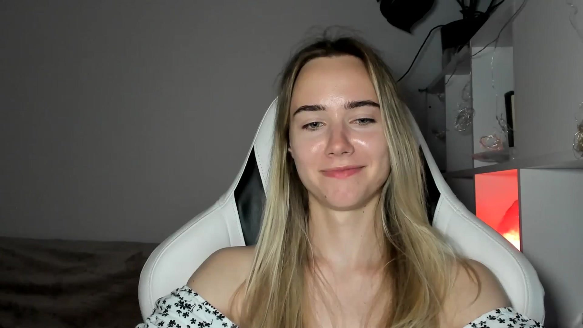 Gallery image thumbnail from OhAlisa's myfreecams stream on, 06/16/2025, 19:00 image 14 of 20