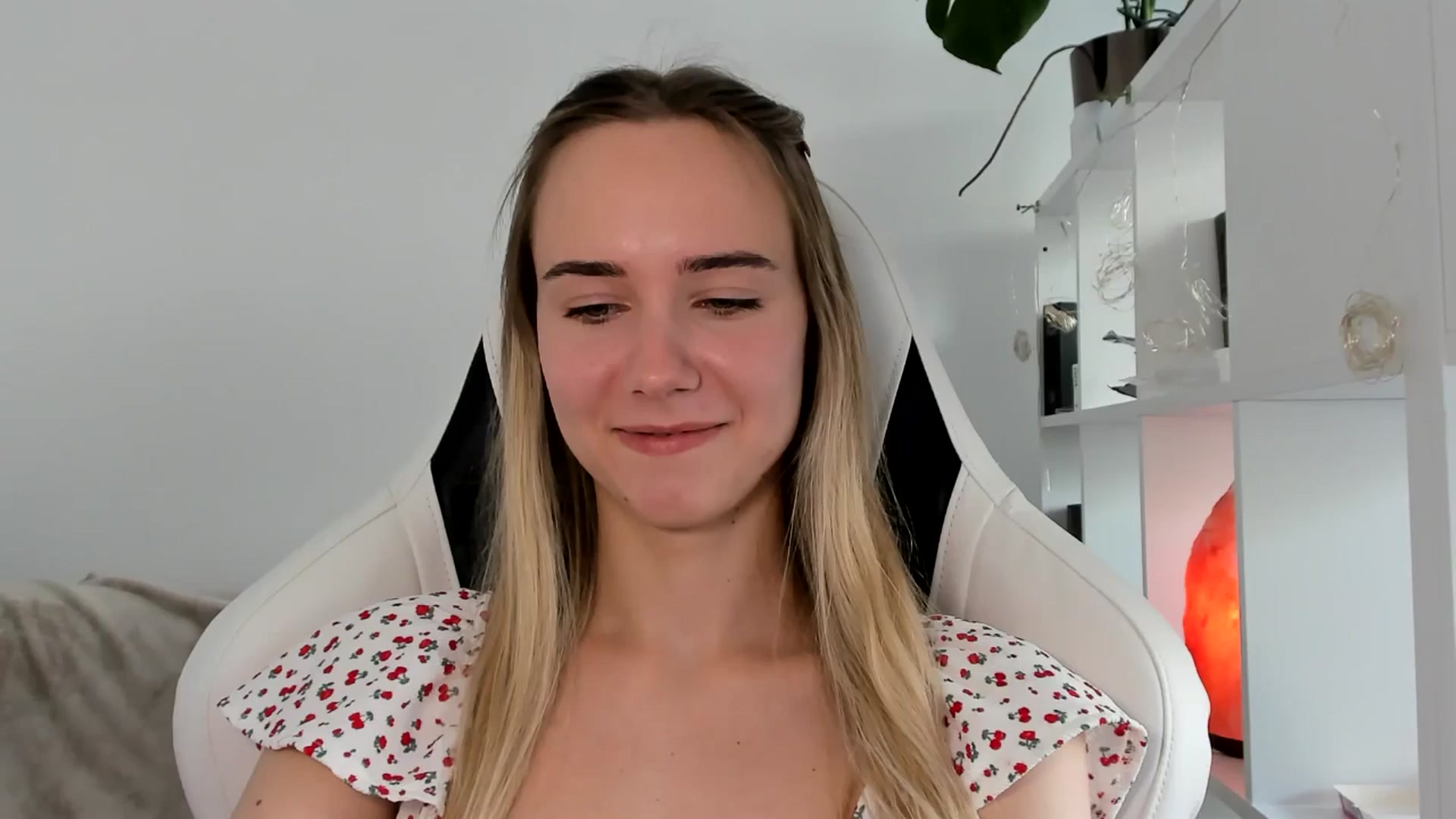 Gallery image thumbnail from OhAlisa's myfreecams stream on, 06/17/2025, 14:10 image 8 of 20