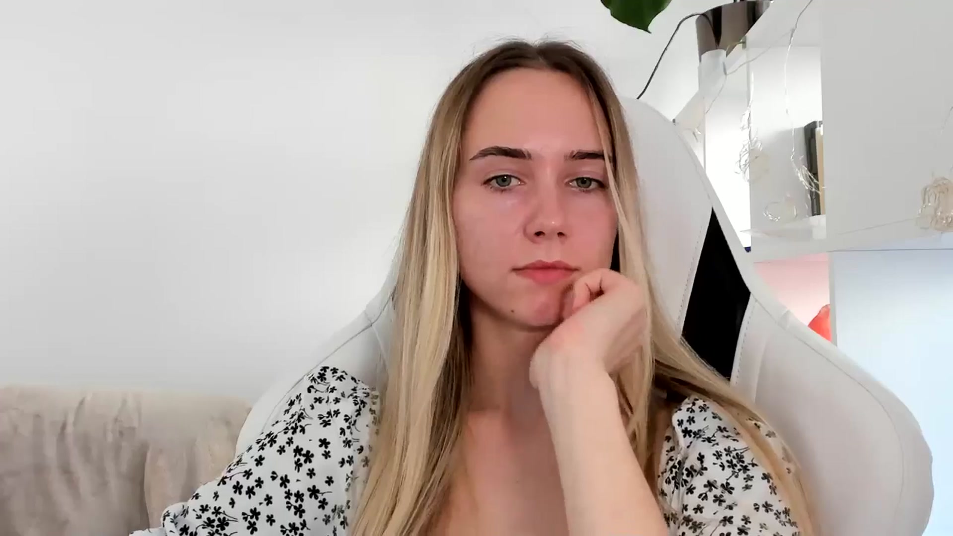 Gallery image thumbnail from OhAlisa's myfreecams stream on, 06/19/2025, 15:35 image 20 of 20