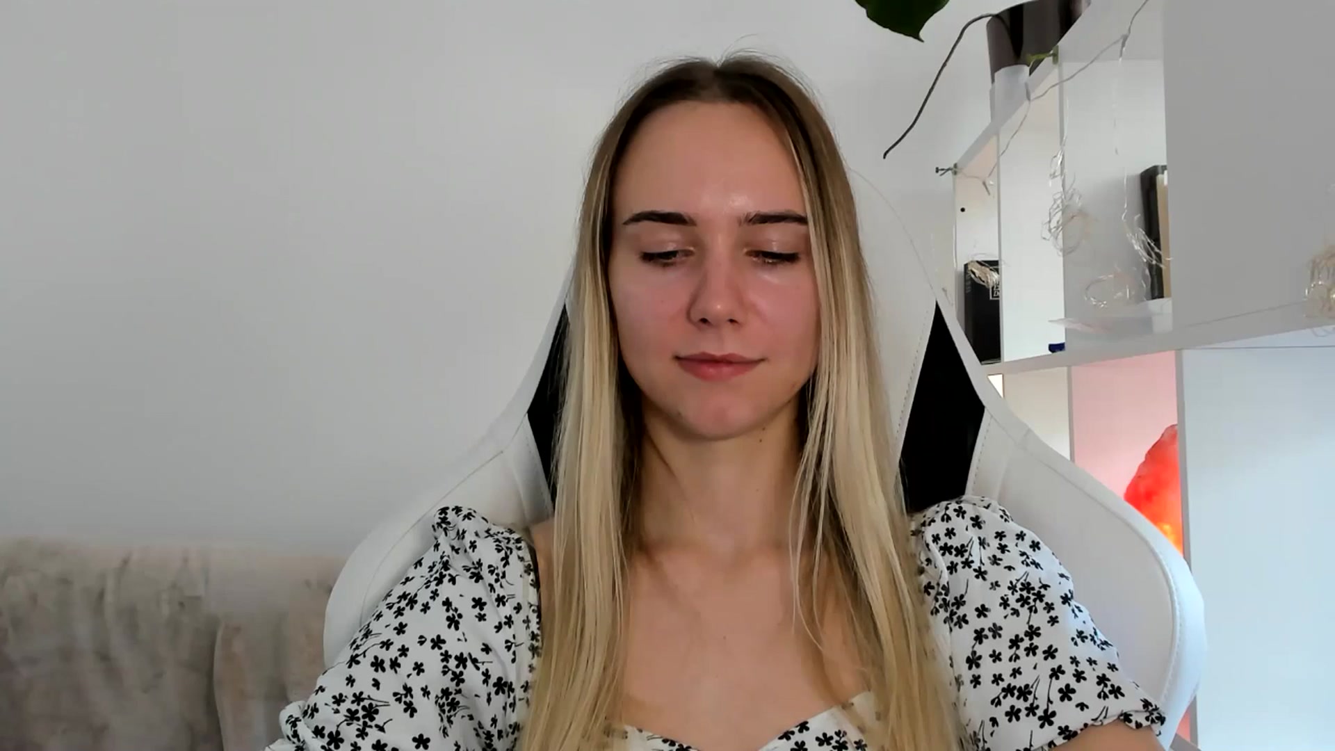 Gallery image thumbnail from OhAlisa's myfreecams stream on, 06/19/2025, 15:35 image 7 of 20