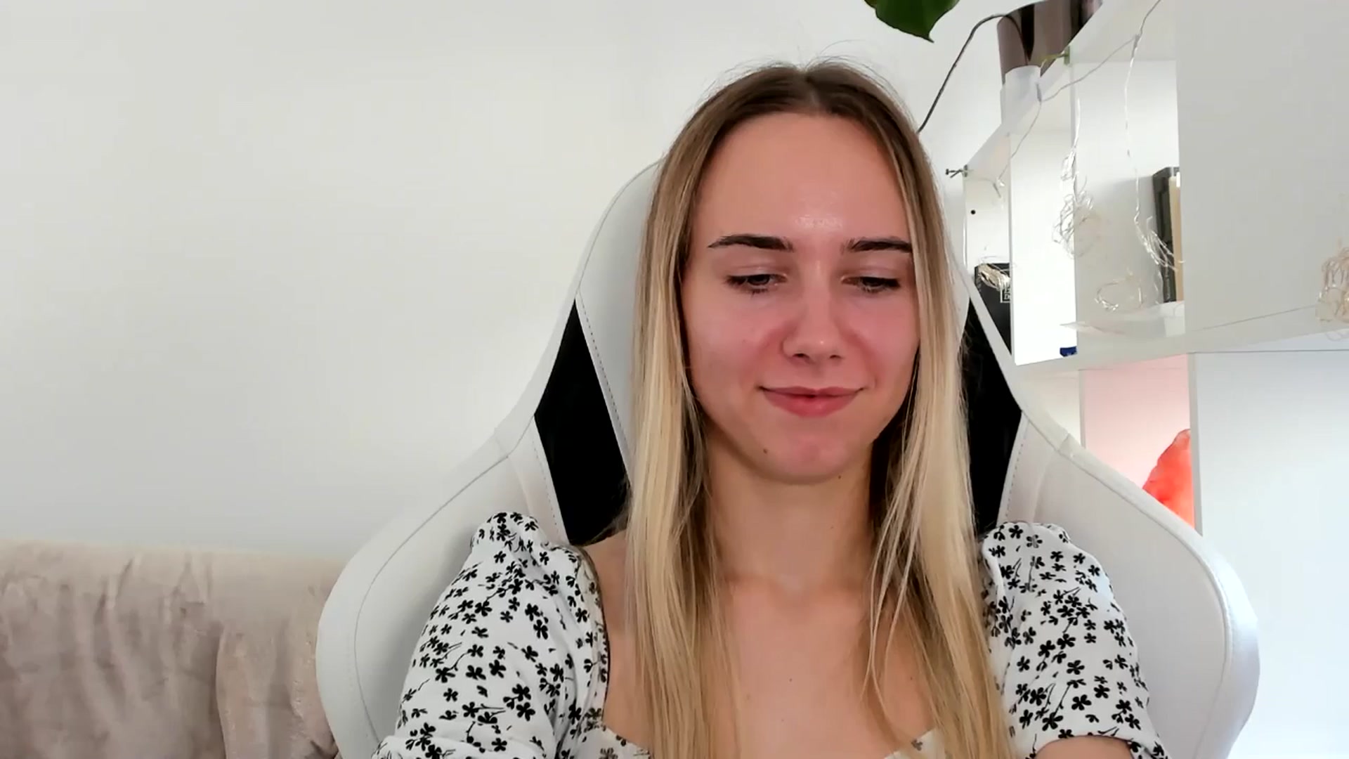 Gallery image thumbnail from OhAlisa's myfreecams stream on, 06/19/2025, 15:35 image 8 of 20