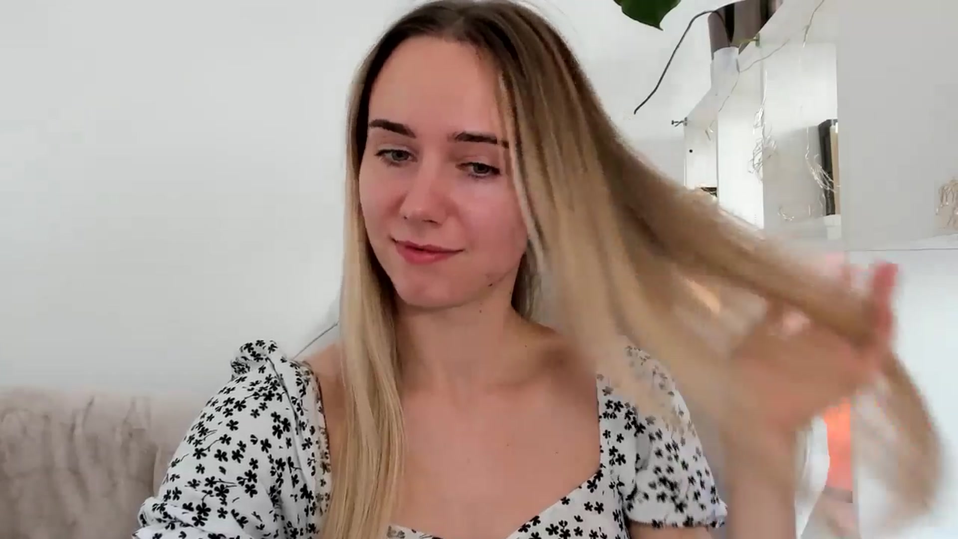 Gallery image thumbnail from OhAlisa's myfreecams stream on, 06/19/2025, 15:35 image 3 of 20