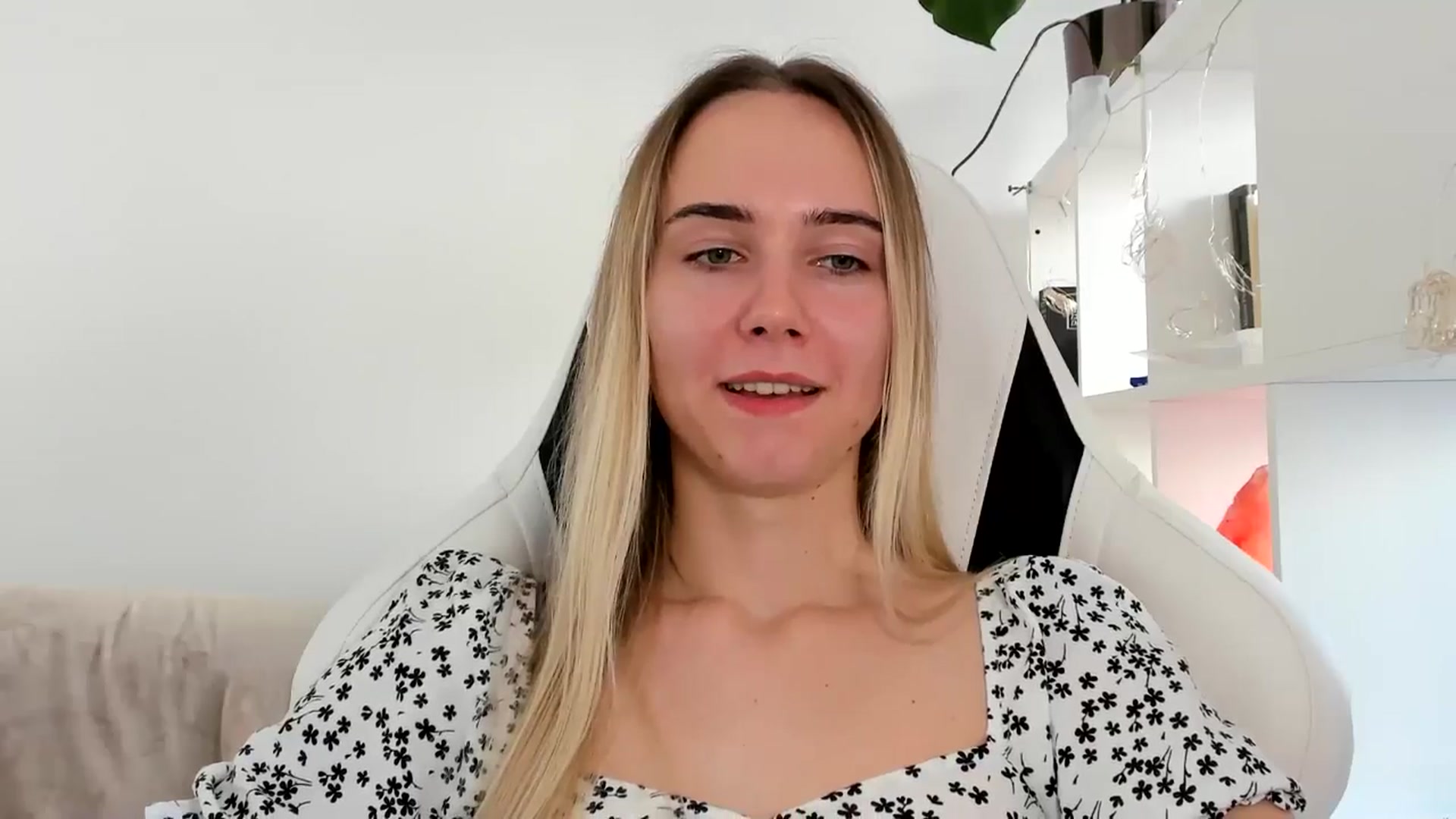 Gallery image thumbnail from OhAlisa's myfreecams stream on, 06/19/2025, 15:35 image 13 of 20