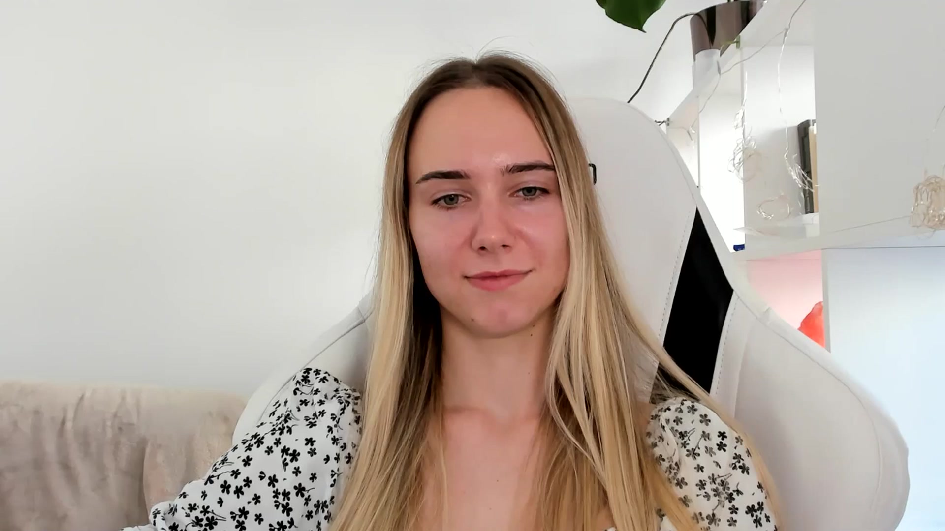 Gallery image thumbnail from OhAlisa's myfreecams stream on, 06/19/2025, 15:35 image 16 of 20