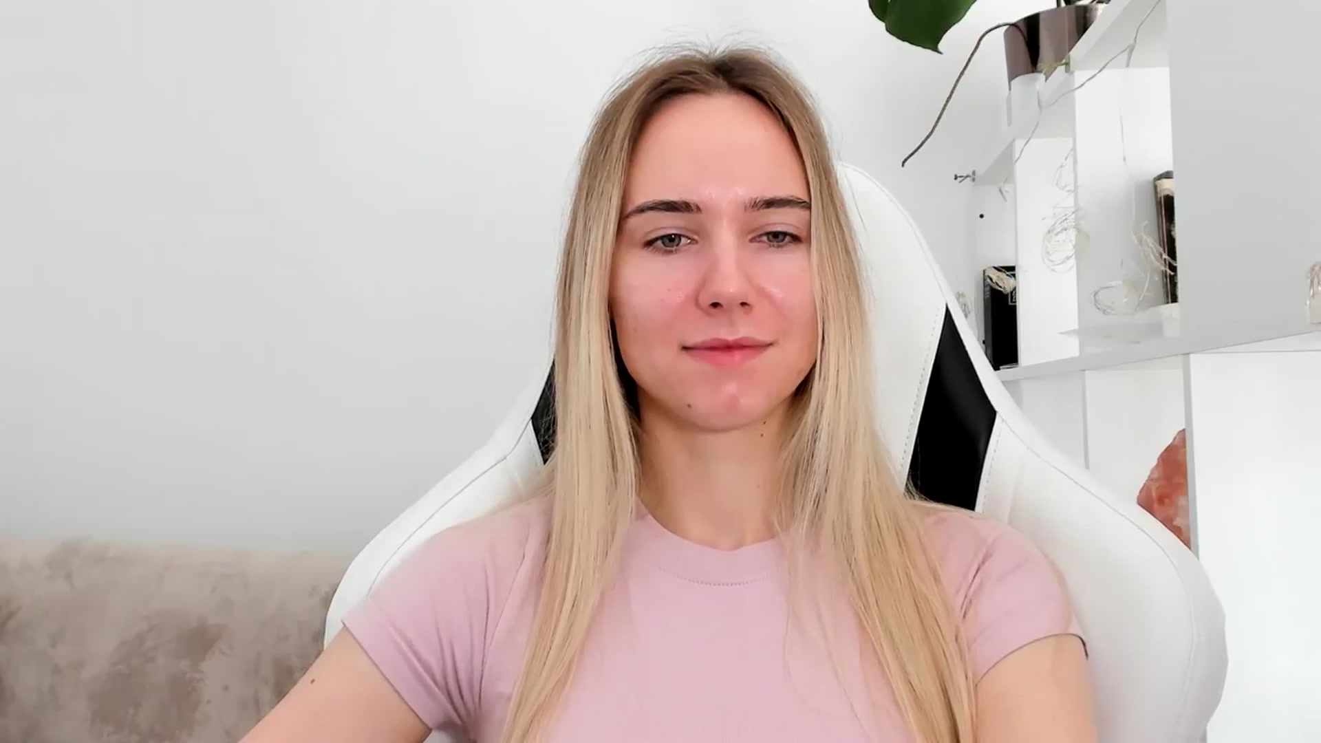 Gallery image thumbnail from OhAlisa's myfreecams stream on, 06/20/2025, 08:57 image 5 of 20