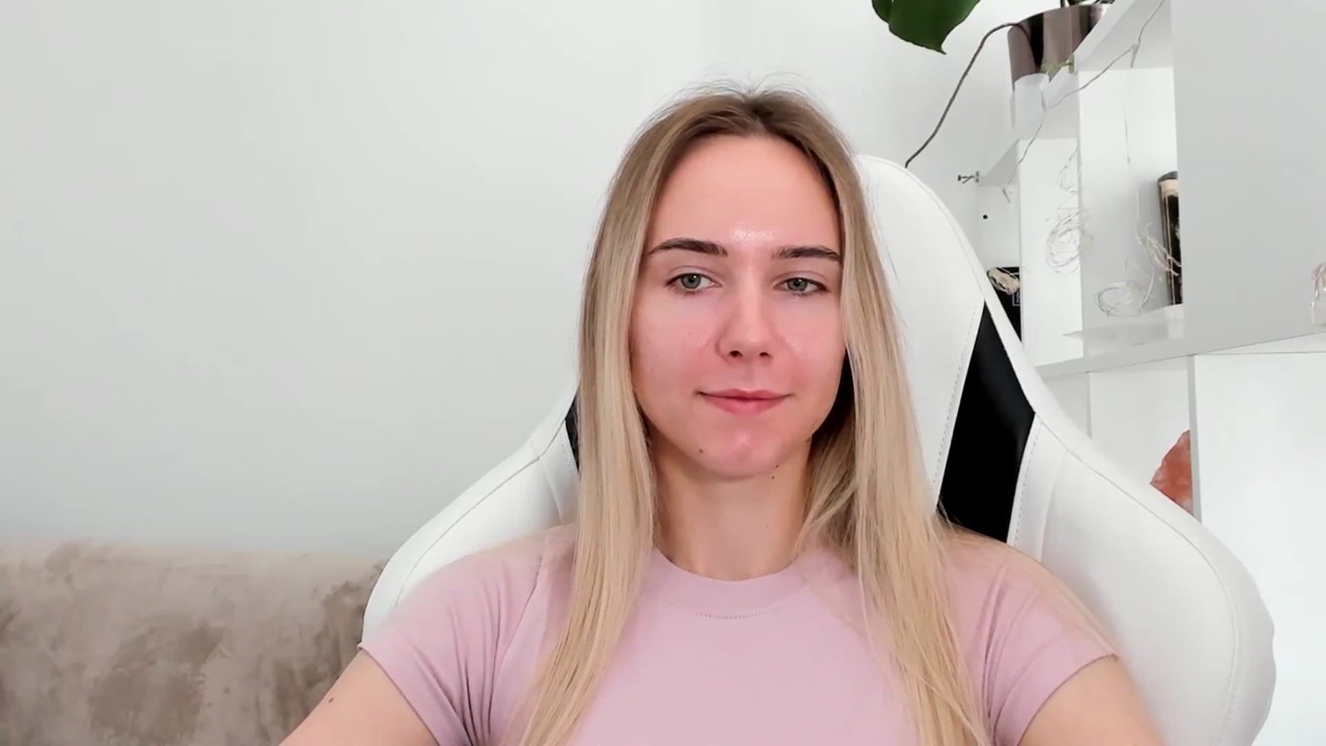 Gallery image thumbnail from OhAlisa's myfreecams stream on, 06/20/2025, 08:57 image 4 of 20