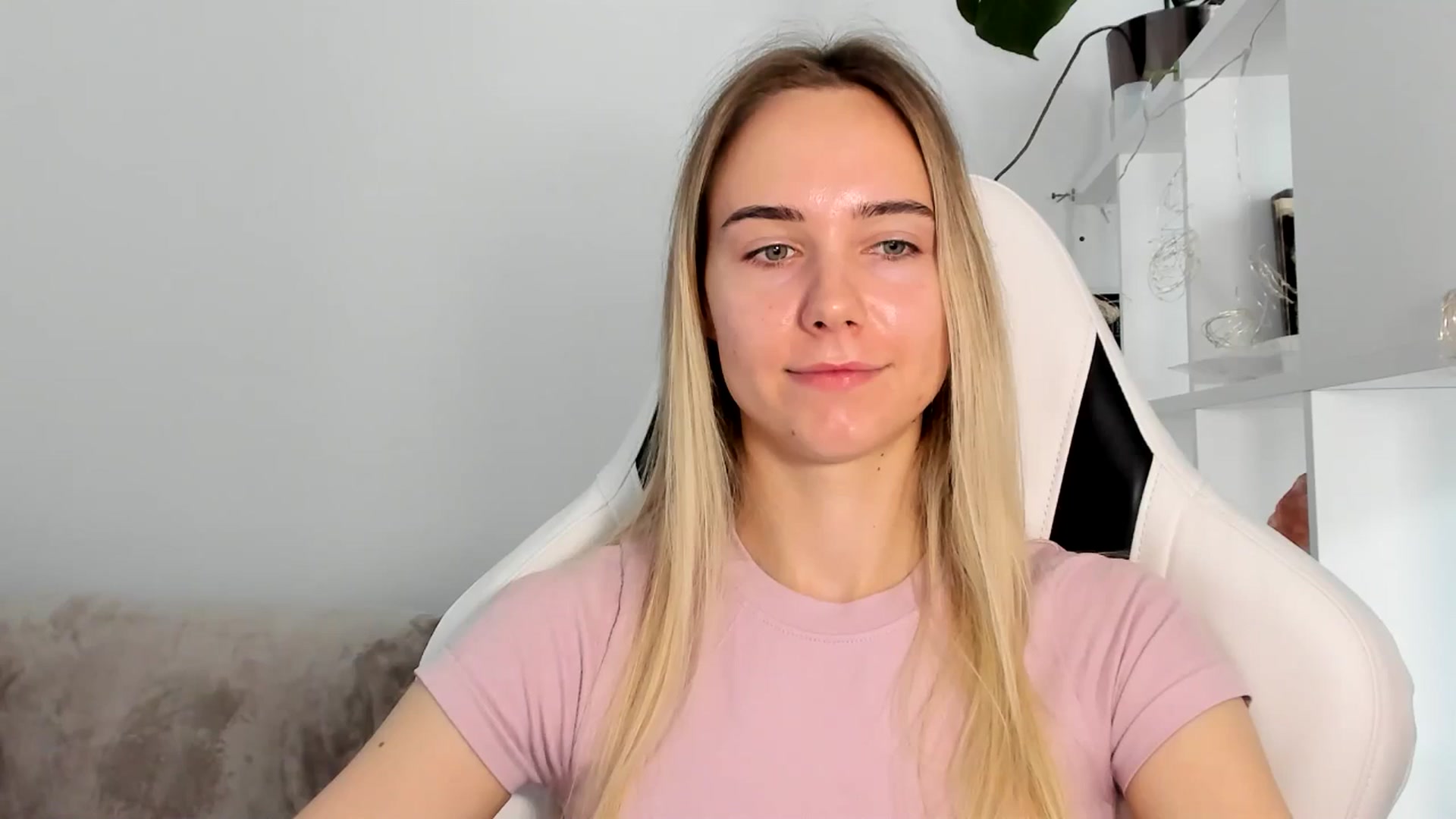 Gallery image thumbnail from OhAlisa's myfreecams stream on, 06/20/2025, 08:57 image 13 of 20