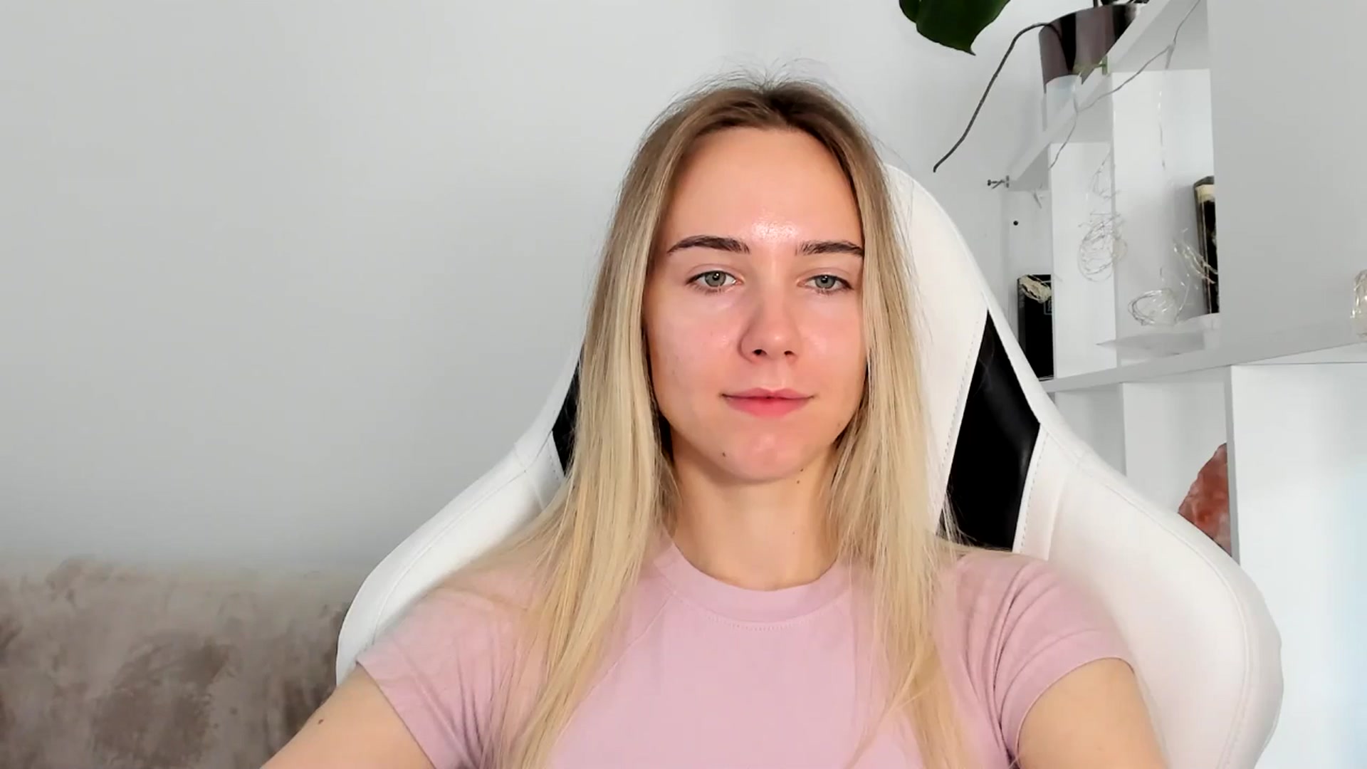 Gallery image thumbnail from OhAlisa's myfreecams stream on, 06/20/2025, 08:57 image 2 of 20