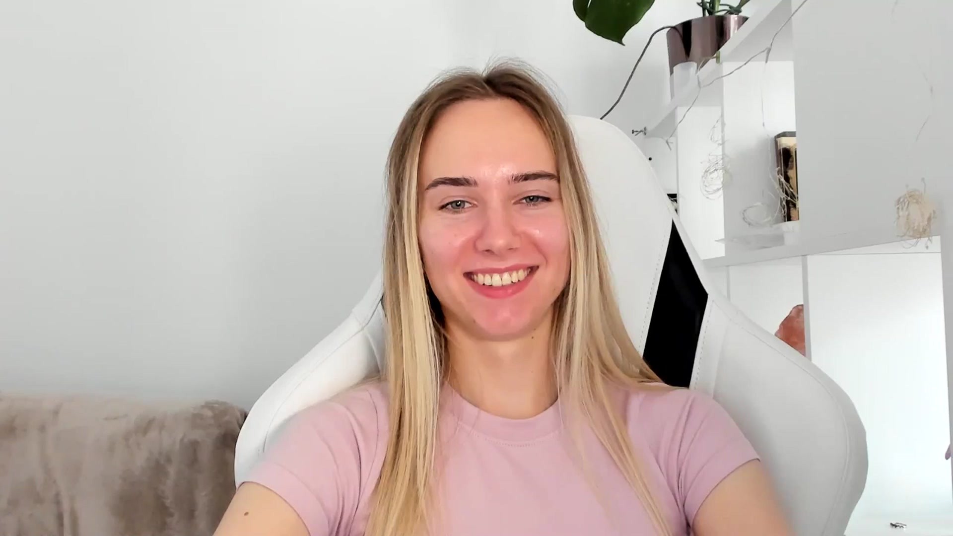 Gallery image thumbnail from OhAlisa's myfreecams stream on, 06/20/2025, 11:50 image 13 of 20