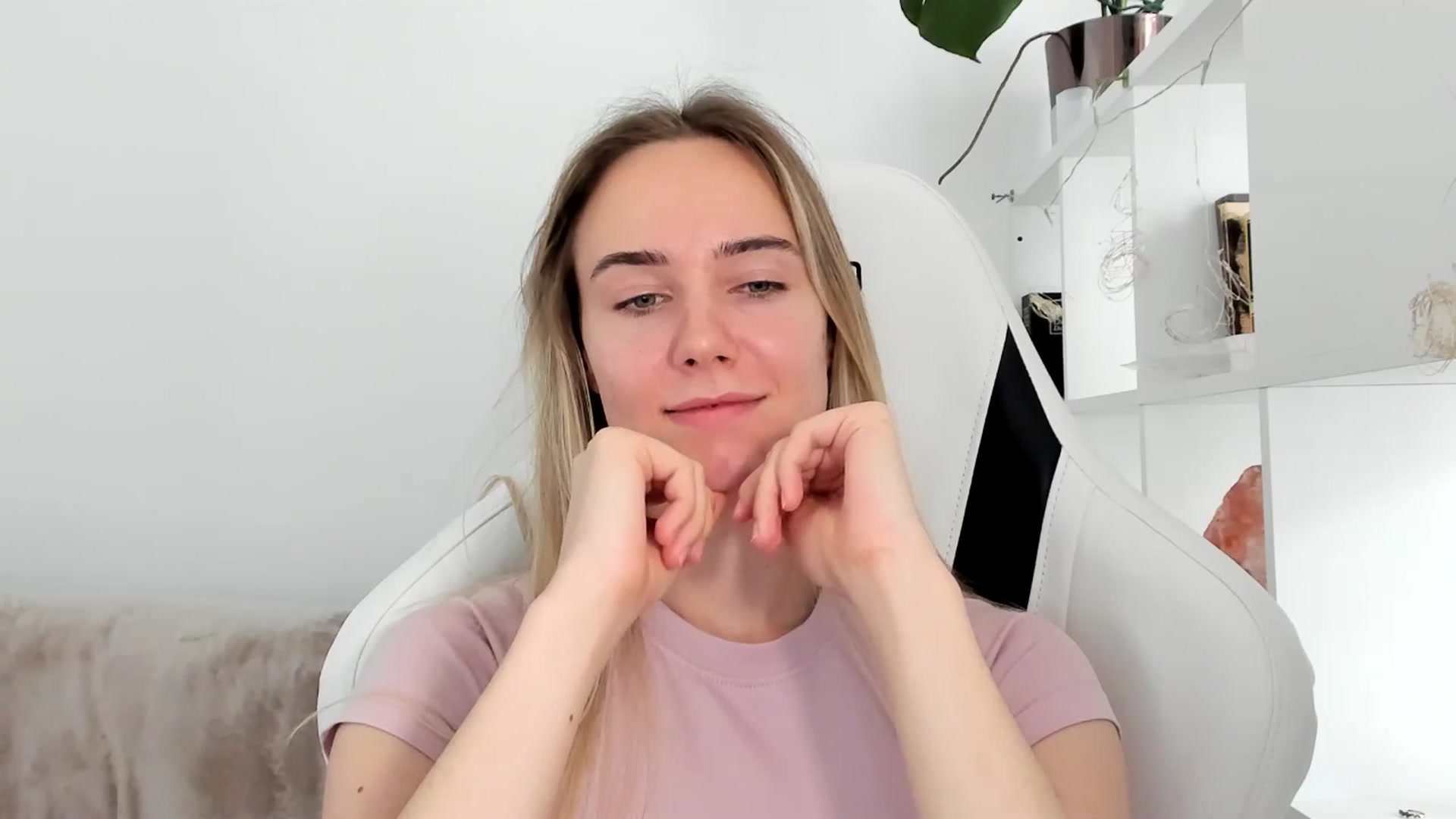 Gallery image thumbnail from OhAlisa's myfreecams stream on, 06/20/2025, 11:50 image 6 of 20