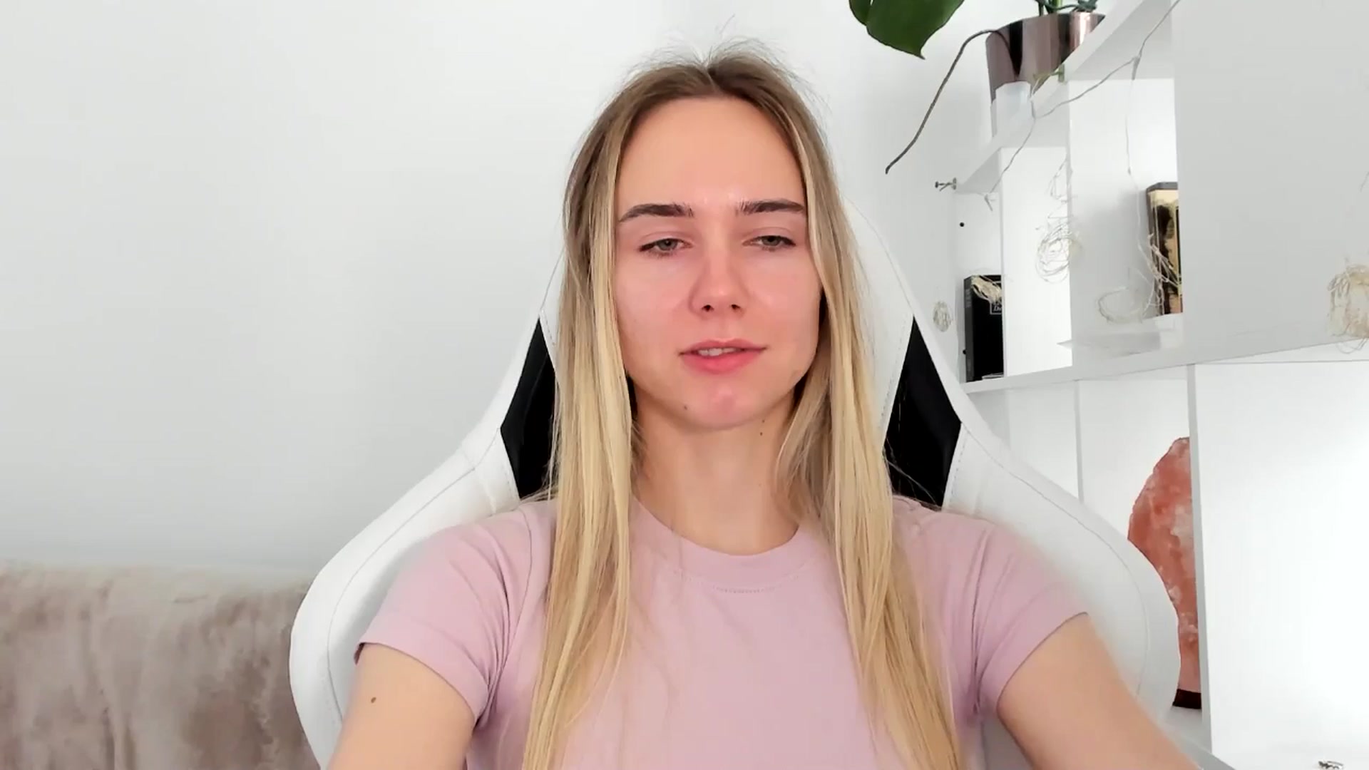 Gallery image thumbnail from OhAlisa's myfreecams stream on, 06/20/2025, 11:50 image 2 of 20