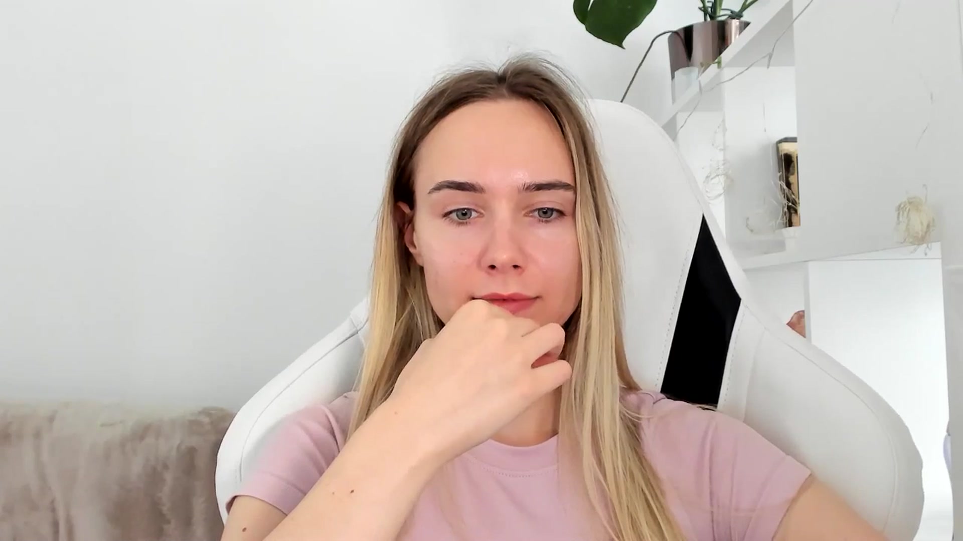 Gallery image thumbnail from OhAlisa's myfreecams stream on, 06/20/2025, 13:23 image 19 of 20