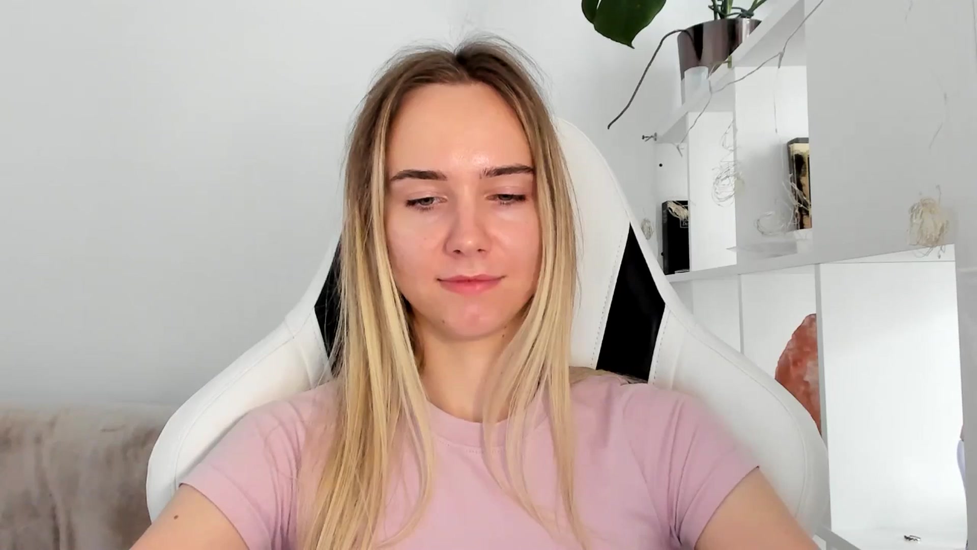 Gallery image thumbnail from OhAlisa's myfreecams stream on, 06/20/2025, 13:23 image 6 of 20