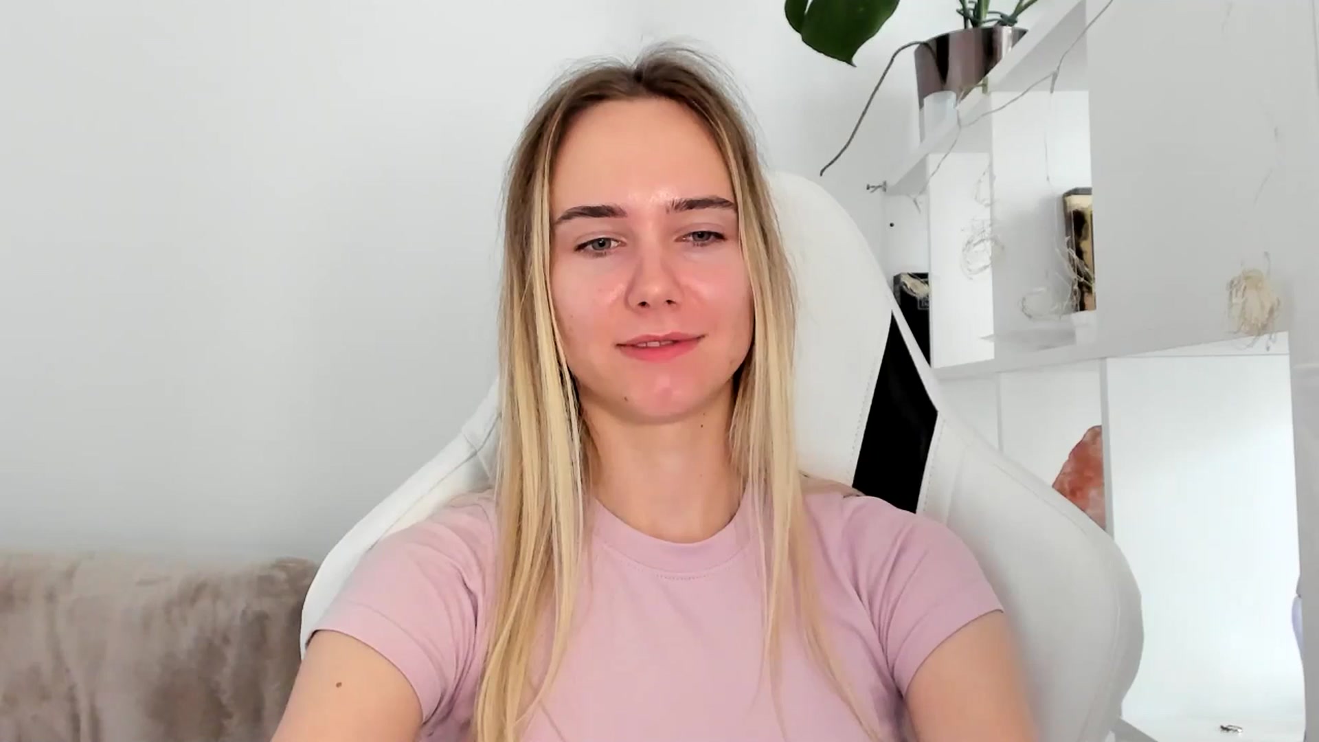 Gallery image thumbnail from OhAlisa's myfreecams stream on, 06/20/2025, 13:23 image 13 of 20