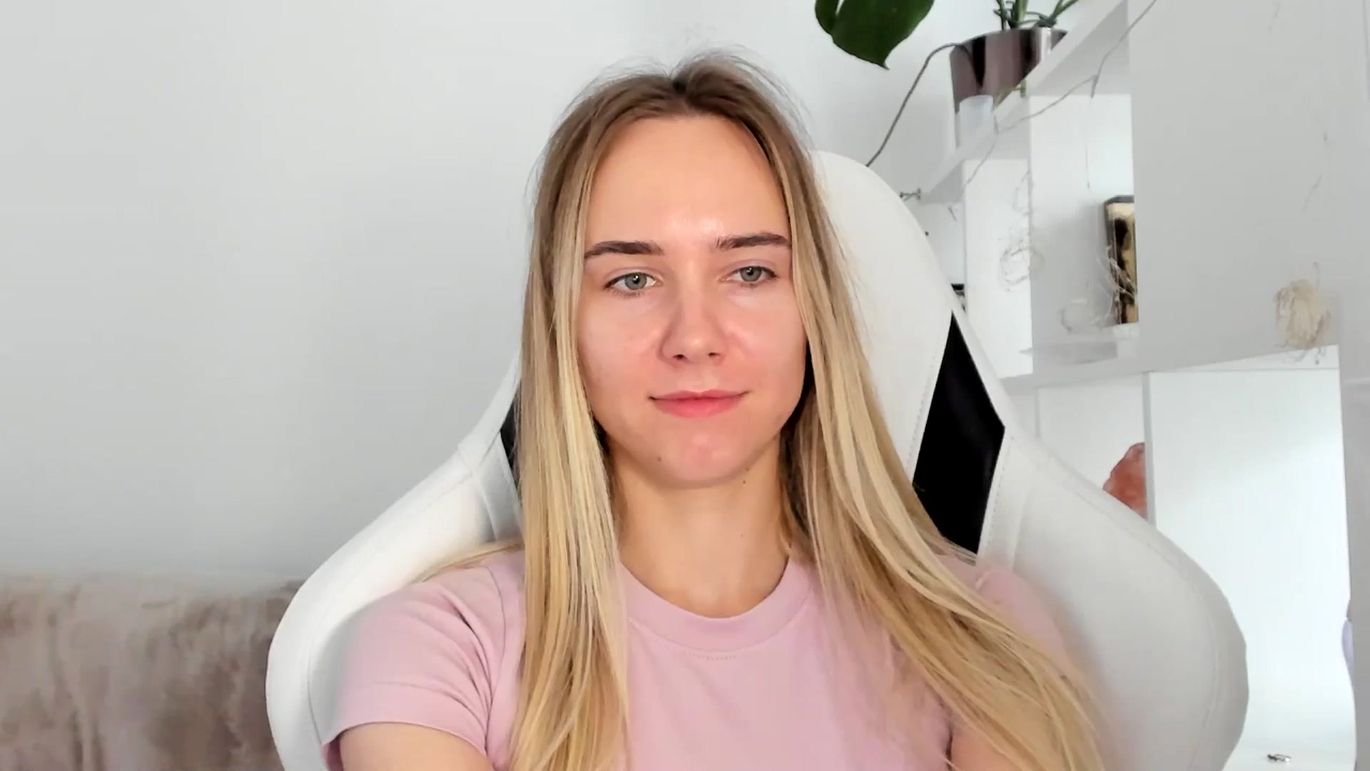 Gallery image thumbnail from OhAlisa's myfreecams stream on, 06/20/2025, 13:23 image 15 of 20
