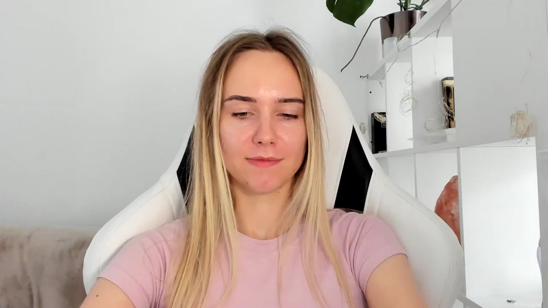 Gallery image thumbnail from OhAlisa's myfreecams stream on, 06/20/2025, 13:23 image 7 of 20