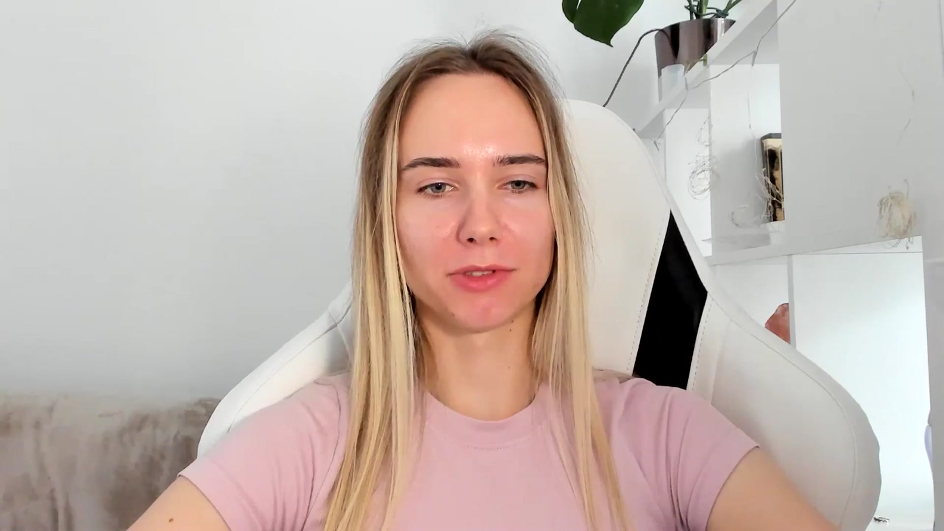 Gallery image thumbnail from OhAlisa's myfreecams stream on, 06/20/2025, 13:23 image 14 of 20