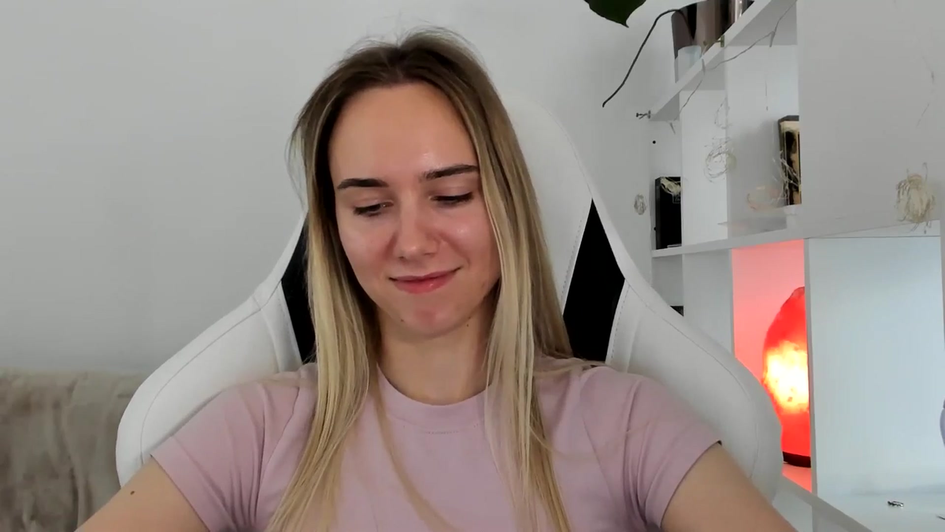 Gallery image thumbnail from OhAlisa's myfreecams stream on, 06/20/2025, 14:39 image 10 of 20