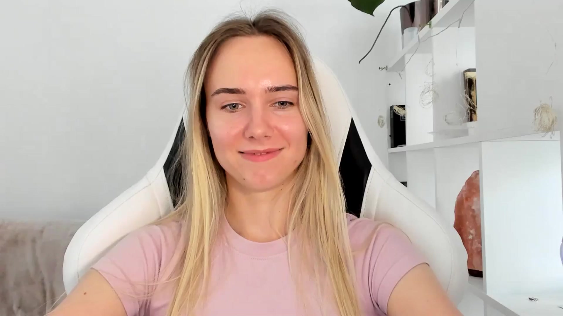 Gallery image thumbnail from OhAlisa's myfreecams stream on, 06/20/2025, 14:39 image 1 of 20