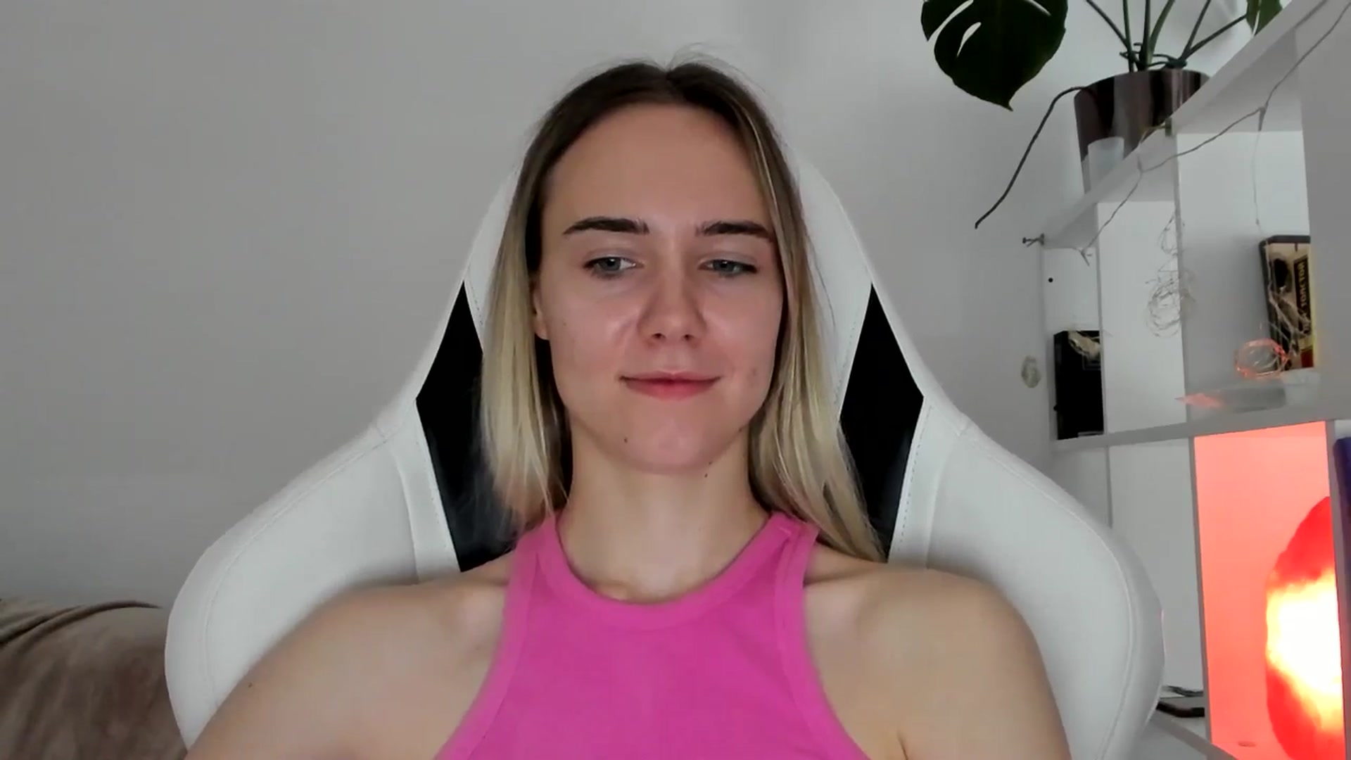 Gallery image thumbnail from OhAlisa's myfreecams stream on, 06/22/2025, 11:10 image 17 of 20