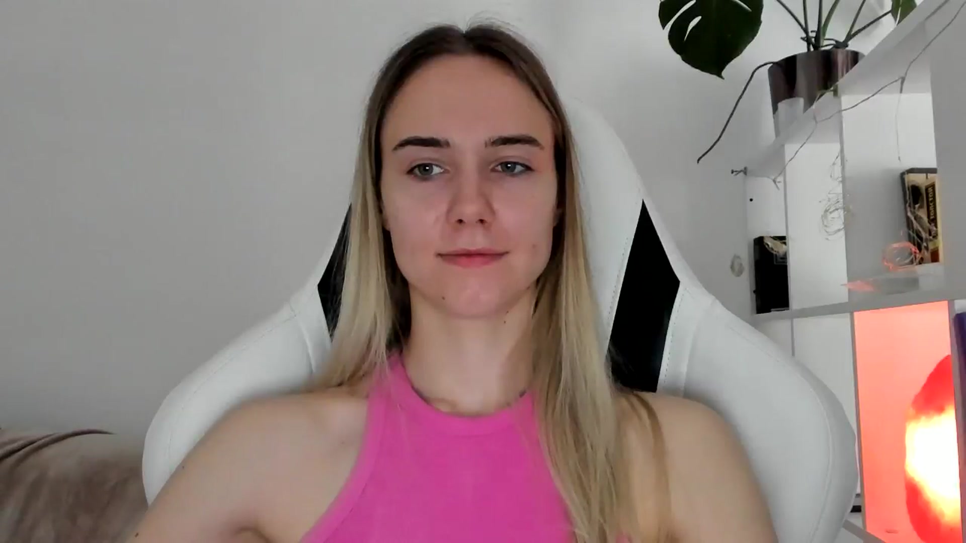 Gallery image thumbnail from OhAlisa's myfreecams stream on, 06/22/2025, 11:10 image 11 of 20